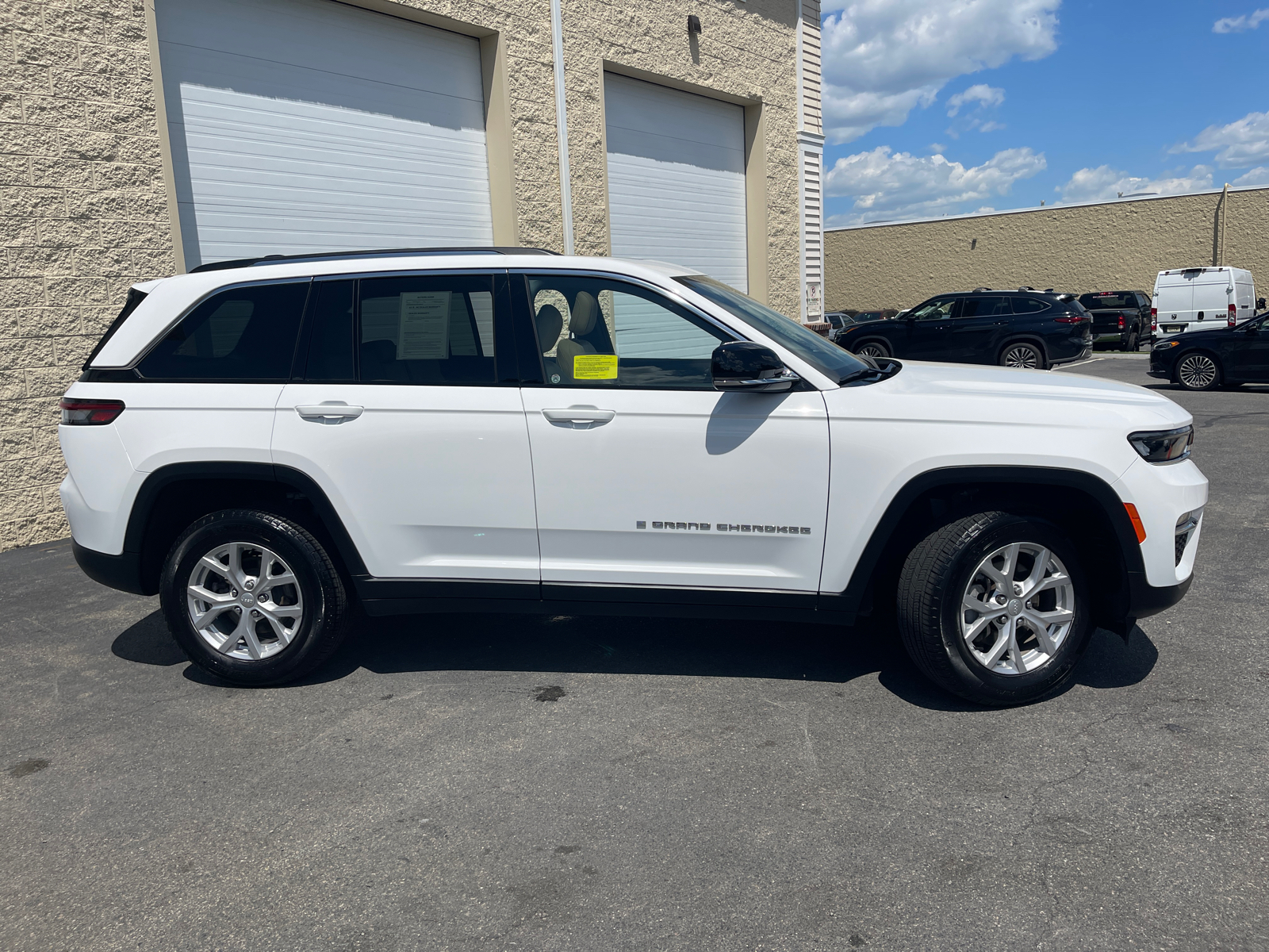 2023 Jeep Grand Cherokee Limited 14