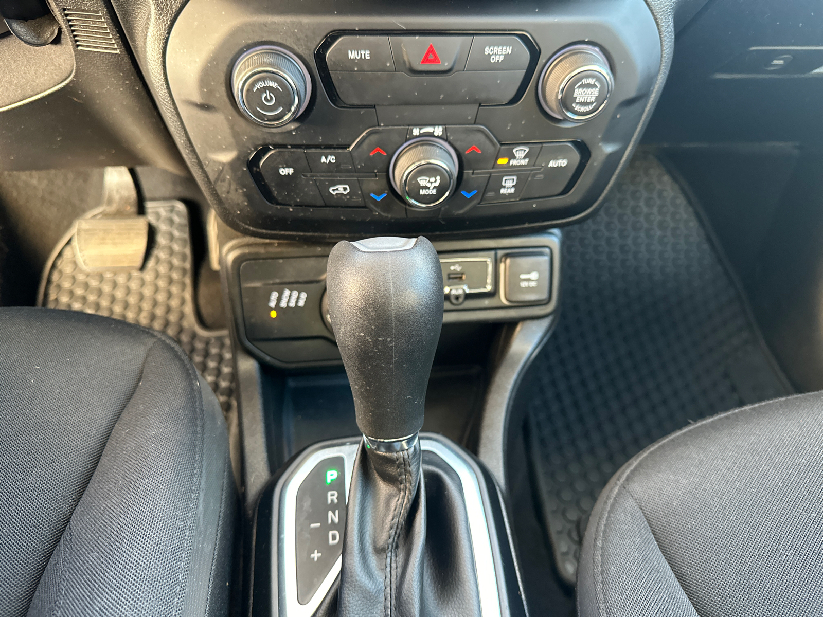 2018 Jeep Renegade Latitude 26