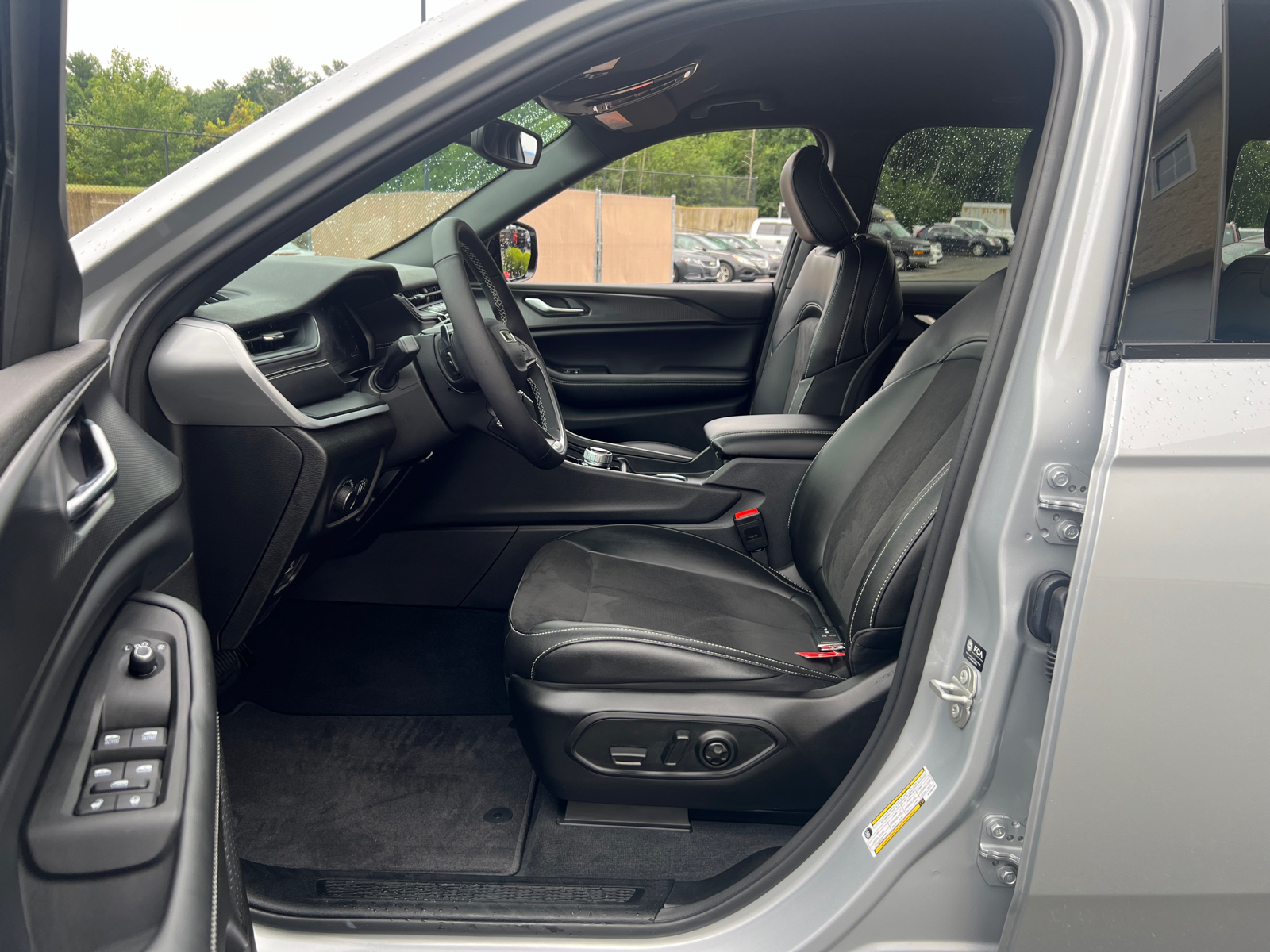 2024 Jeep Grand Cherokee Altitude 32