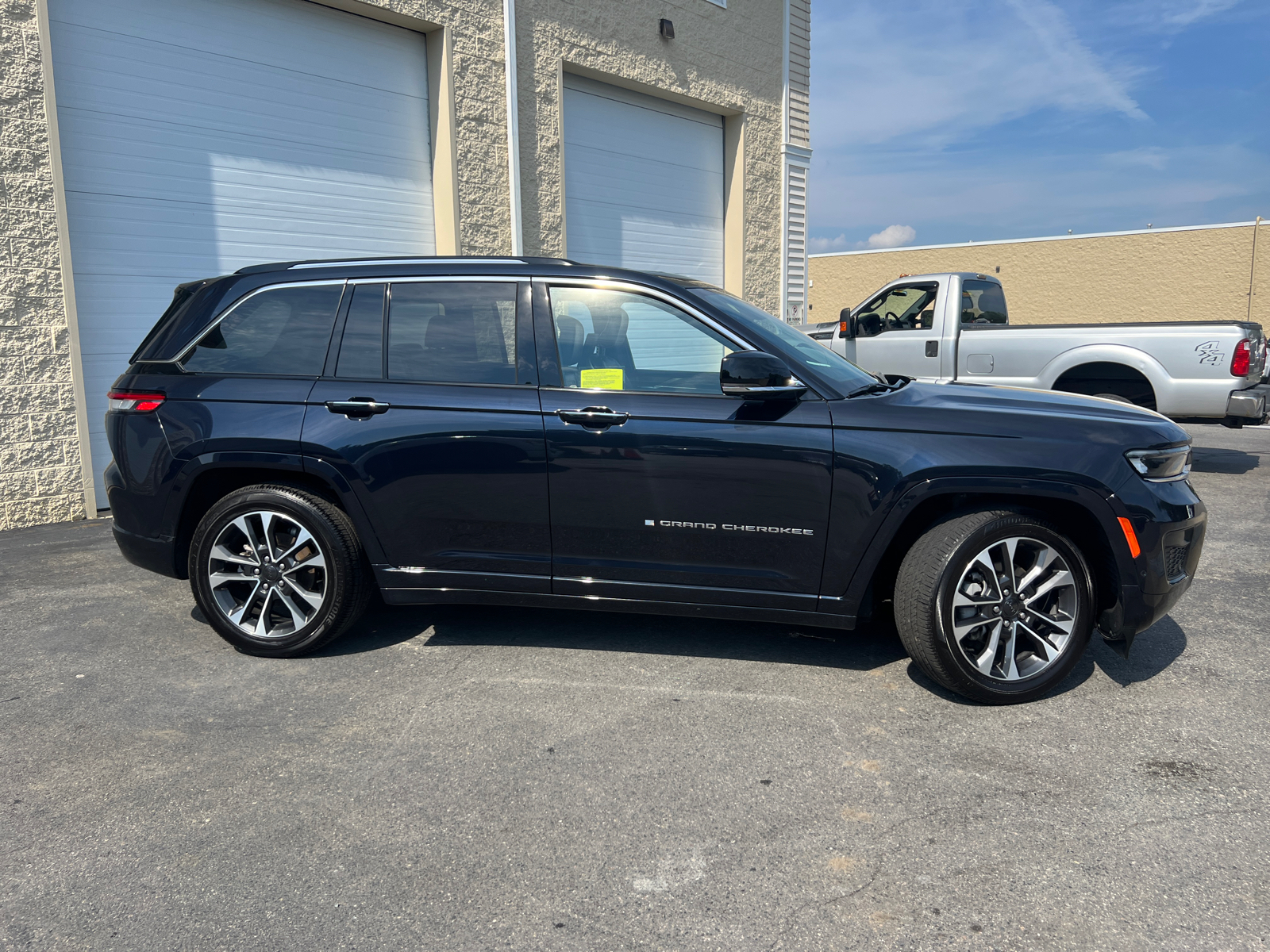 2023 Jeep Grand Cherokee Overland 11