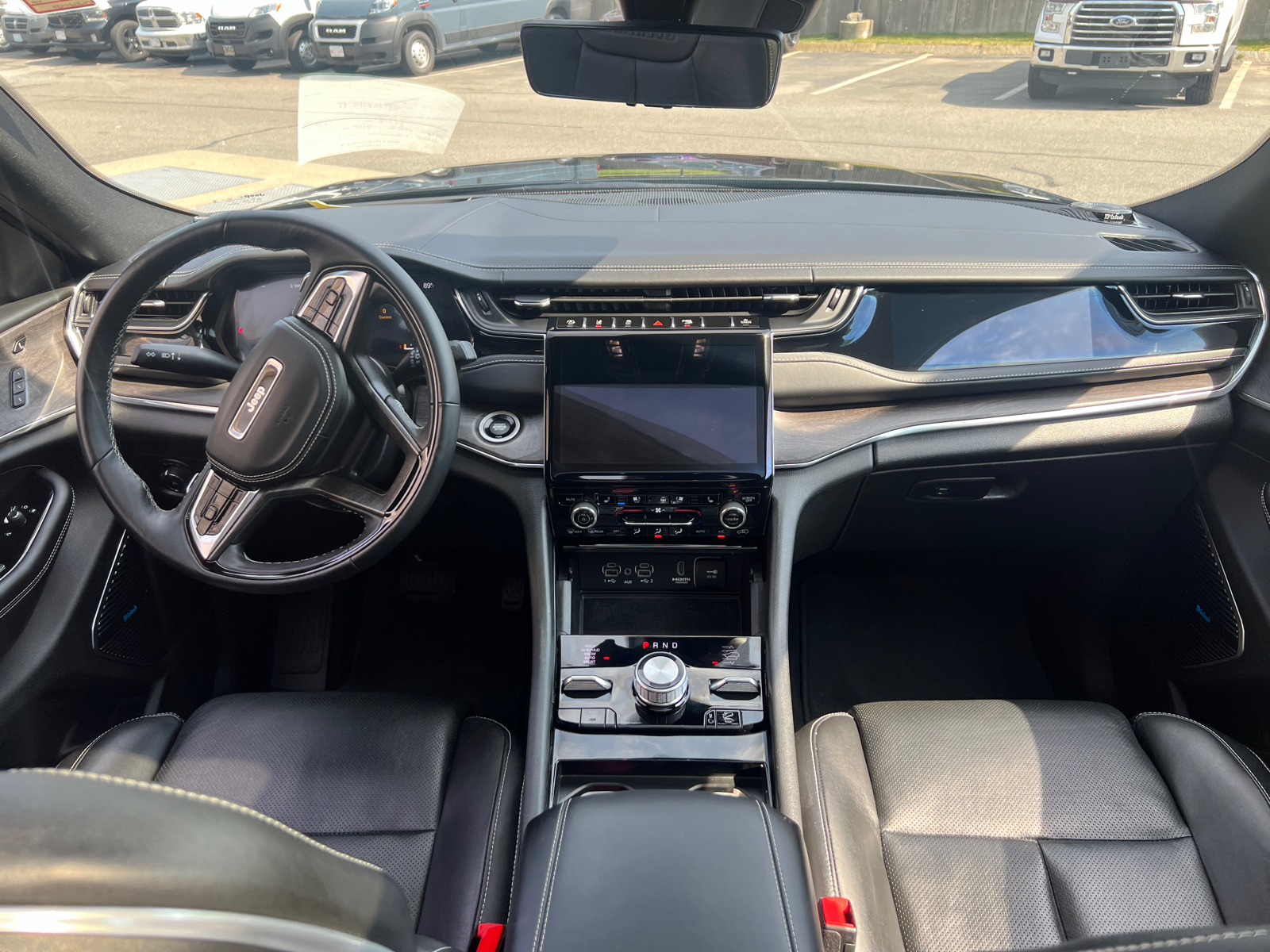 2023 Jeep Grand Cherokee Overland 16