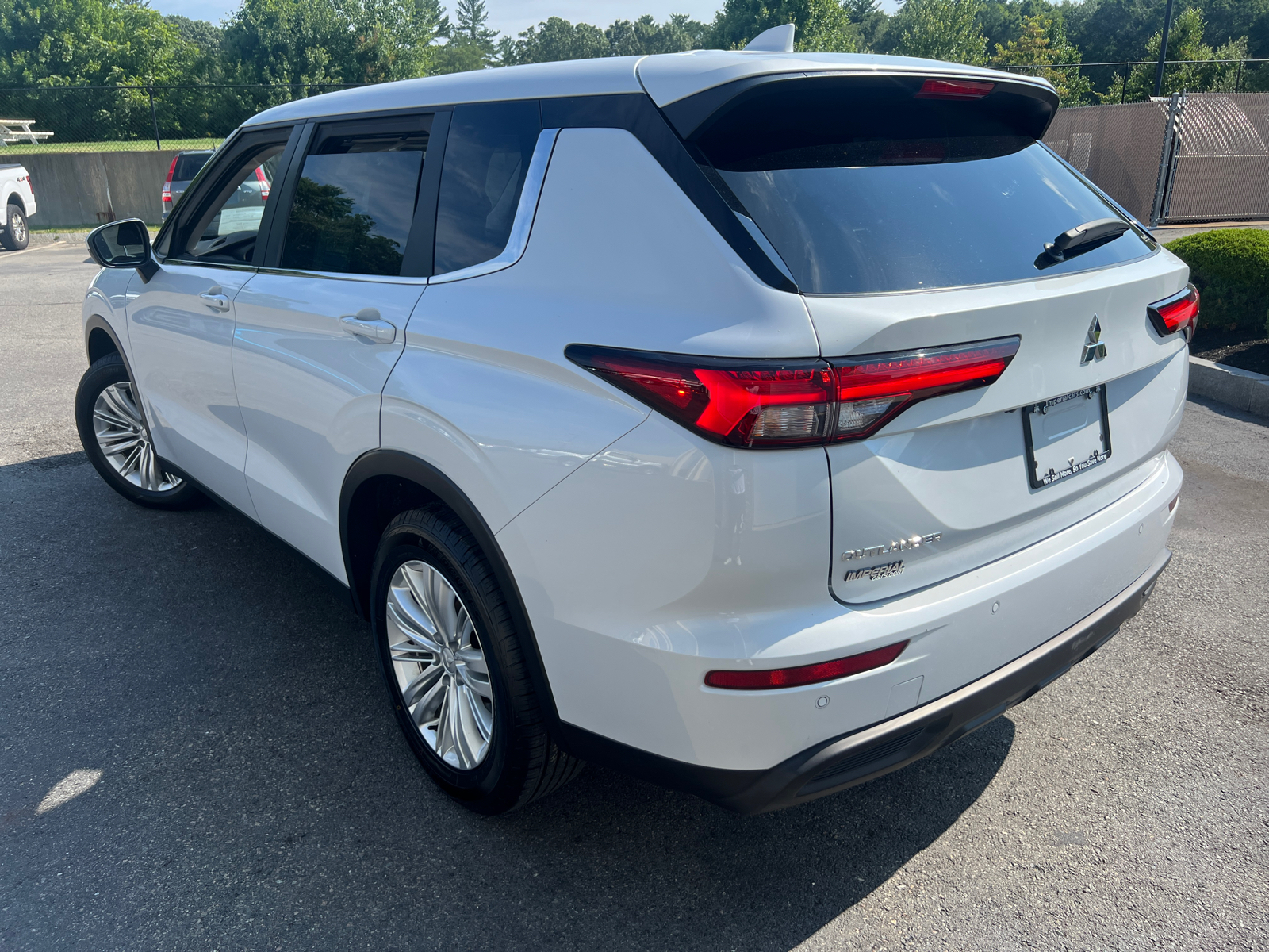 2022 Mitsubishi Outlander ES 7