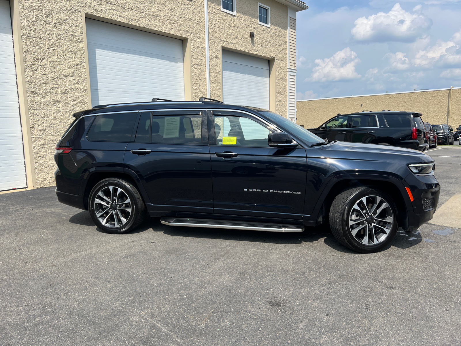 2023 Jeep Grand Cherokee L Overland 11