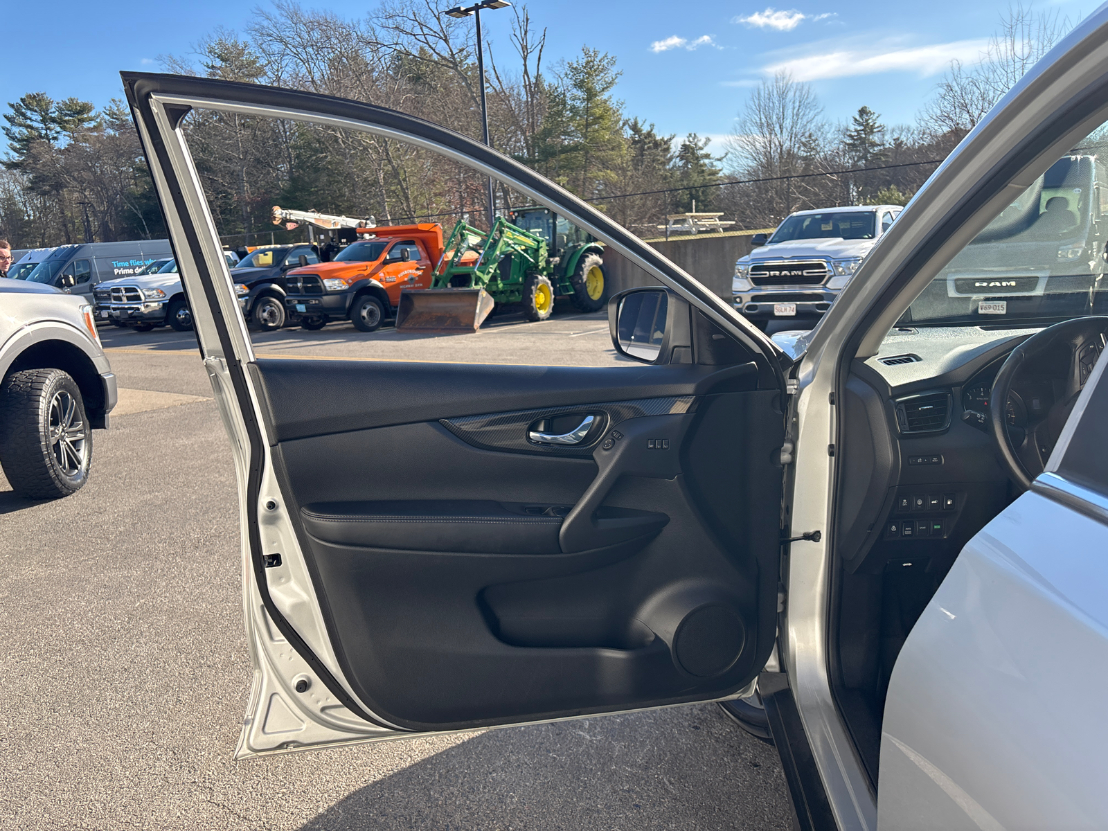 2018 Nissan Rogue SL 18