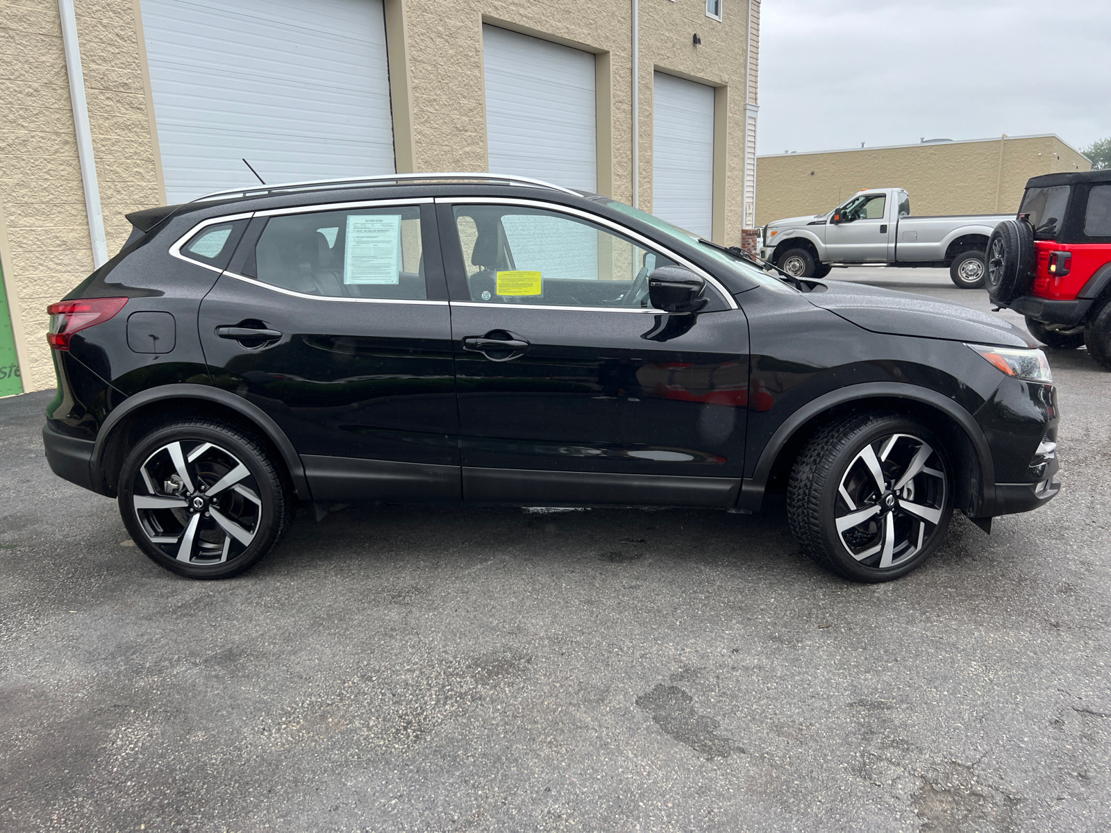 2022 Nissan Rogue Sport SL 11