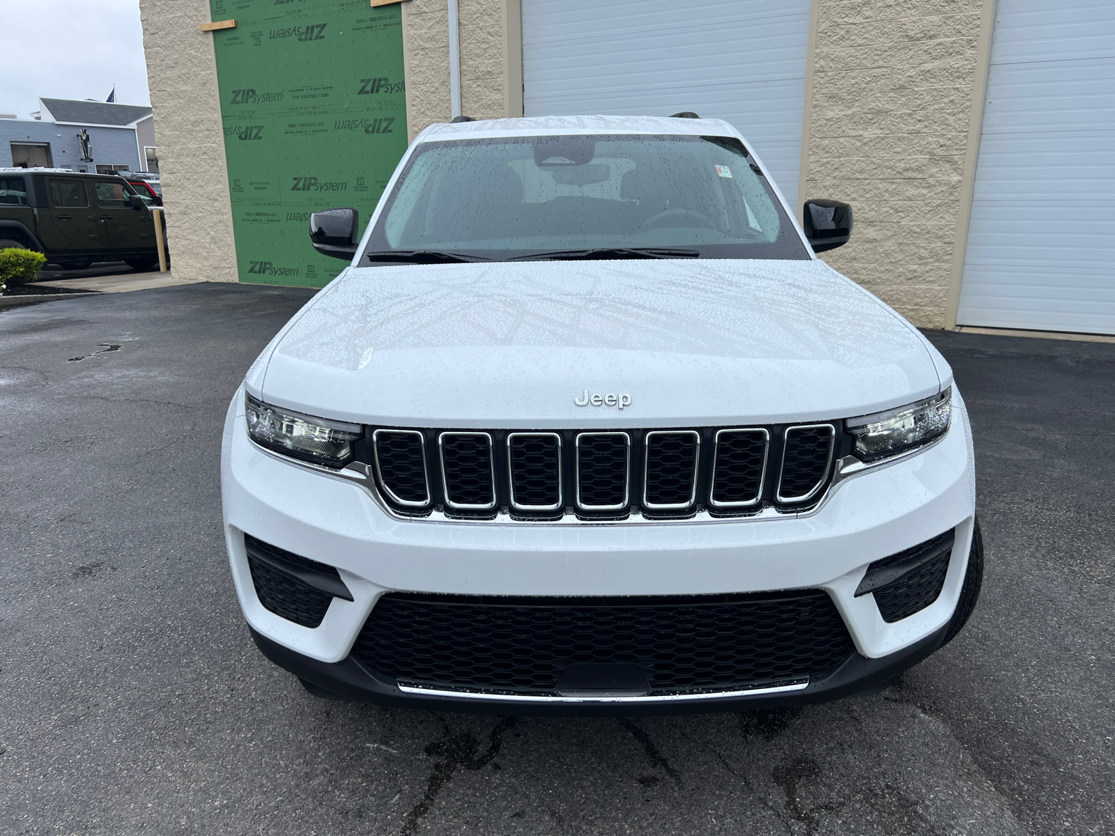 2023 Jeep Grand Cherokee Laredo 3