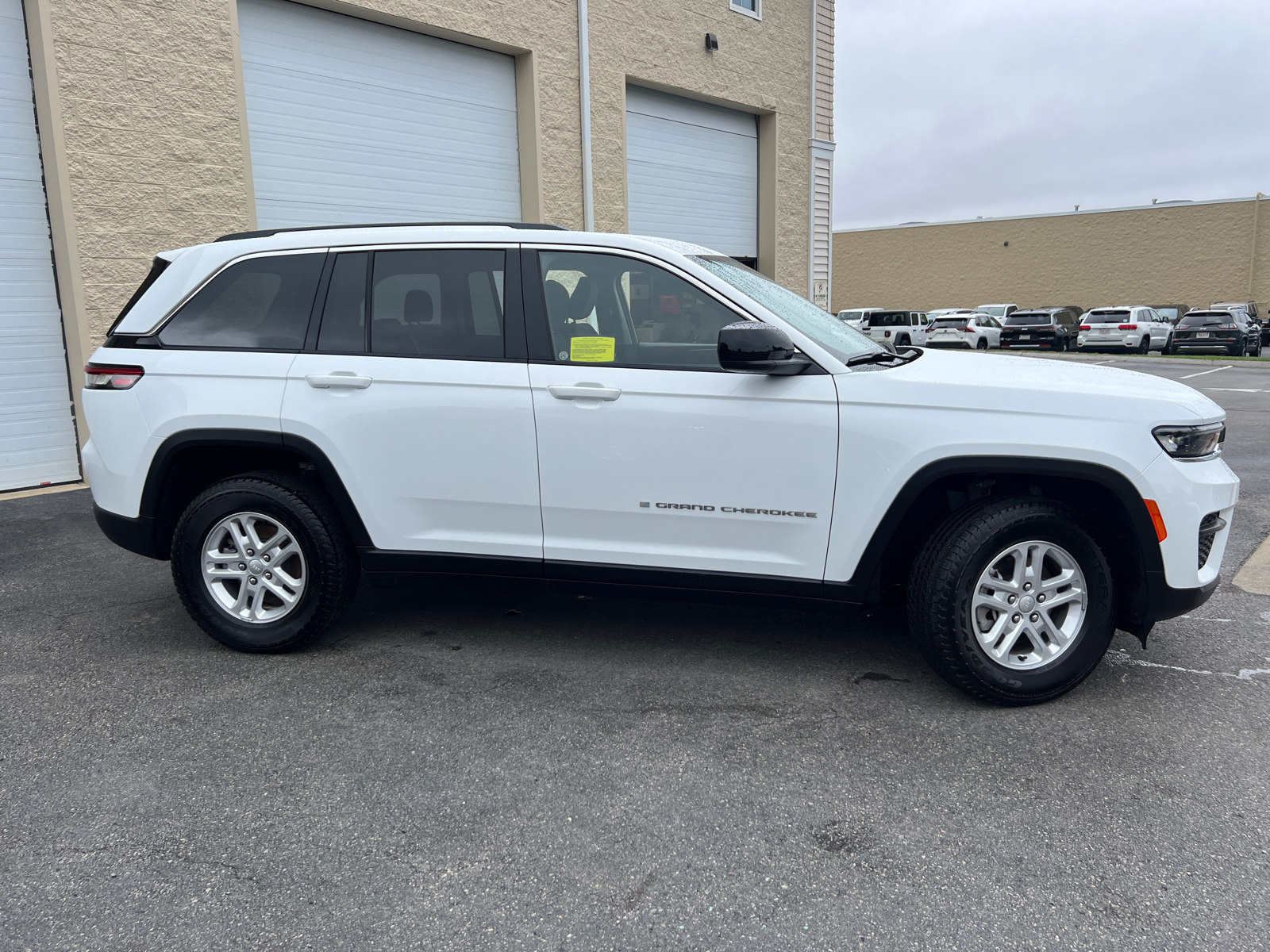 2023 Jeep Grand Cherokee Laredo 11