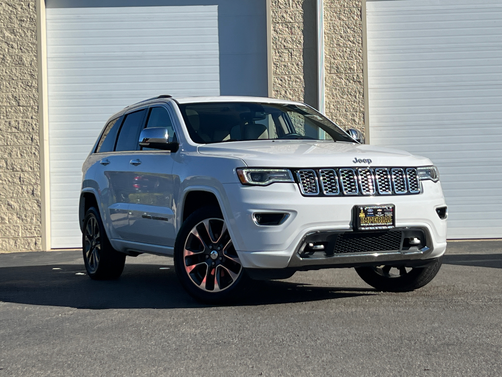 2017 Jeep Grand Cherokee Overland 1