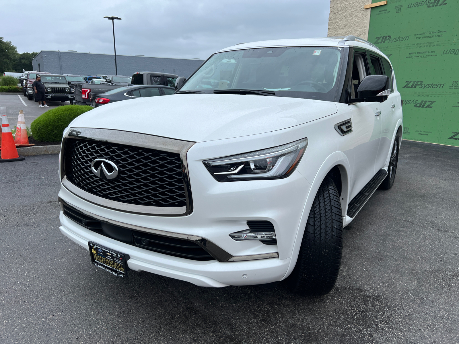 2023 INFINITI QX80 Premium Select 4