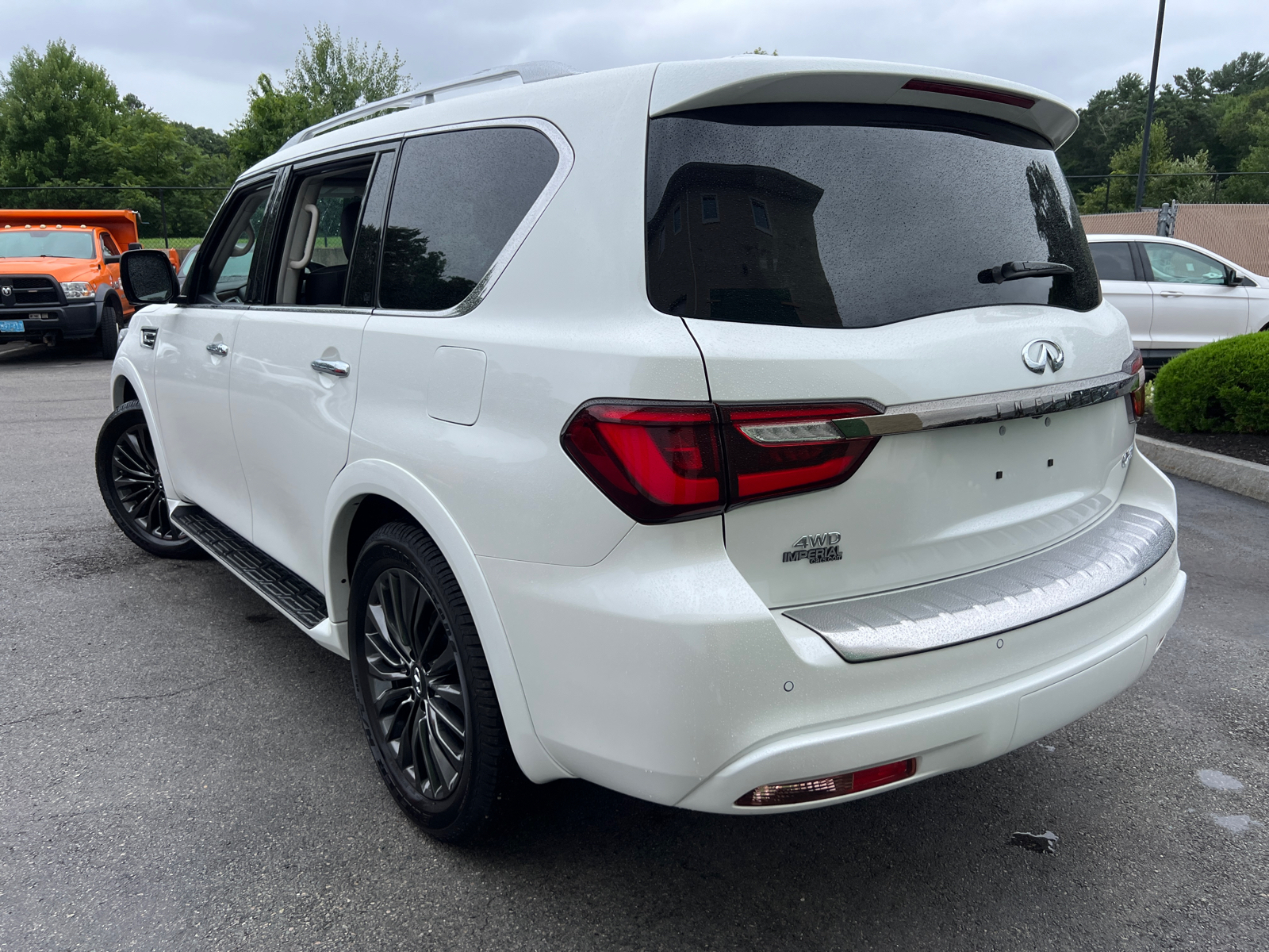 2023 INFINITI QX80 Premium Select 7