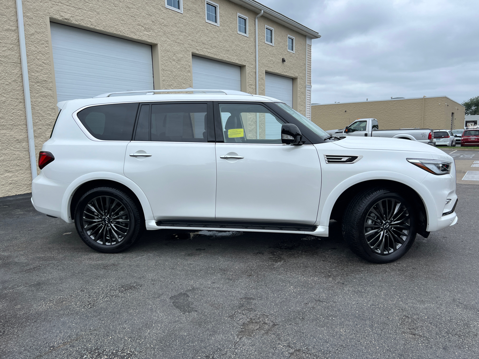 2023 INFINITI QX80 Premium Select 11