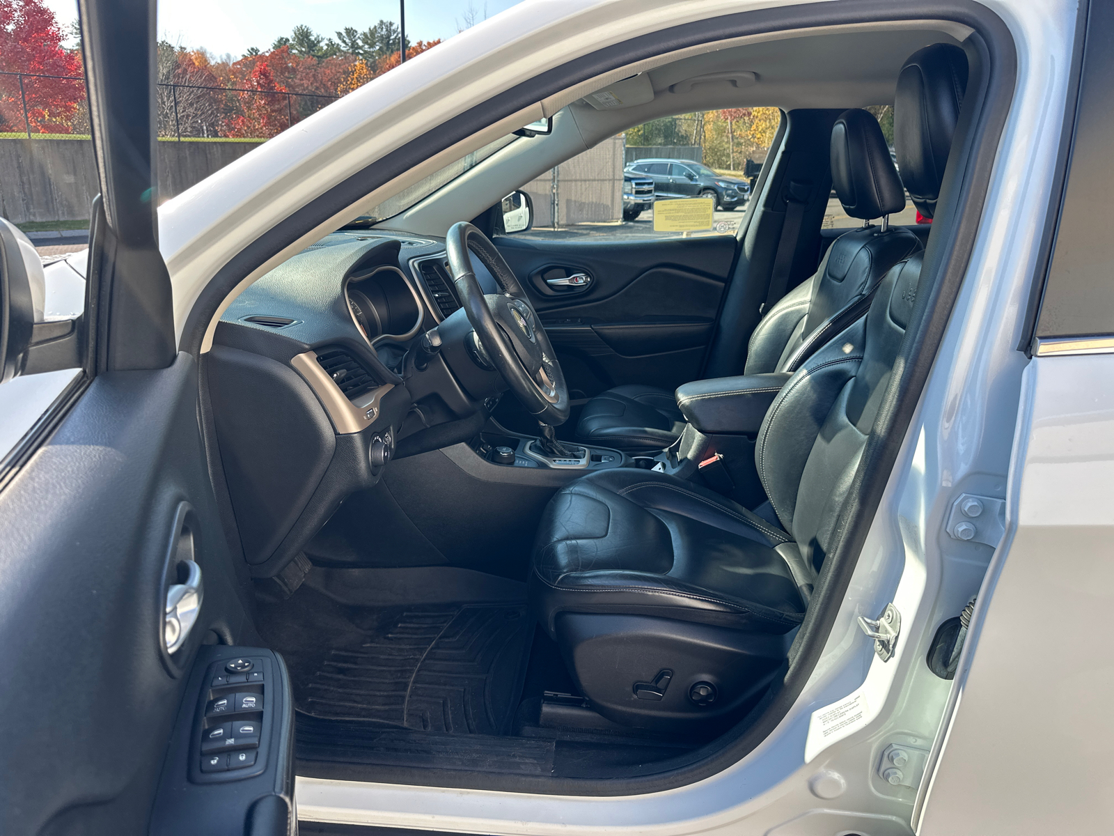 2016 Jeep Cherokee  31