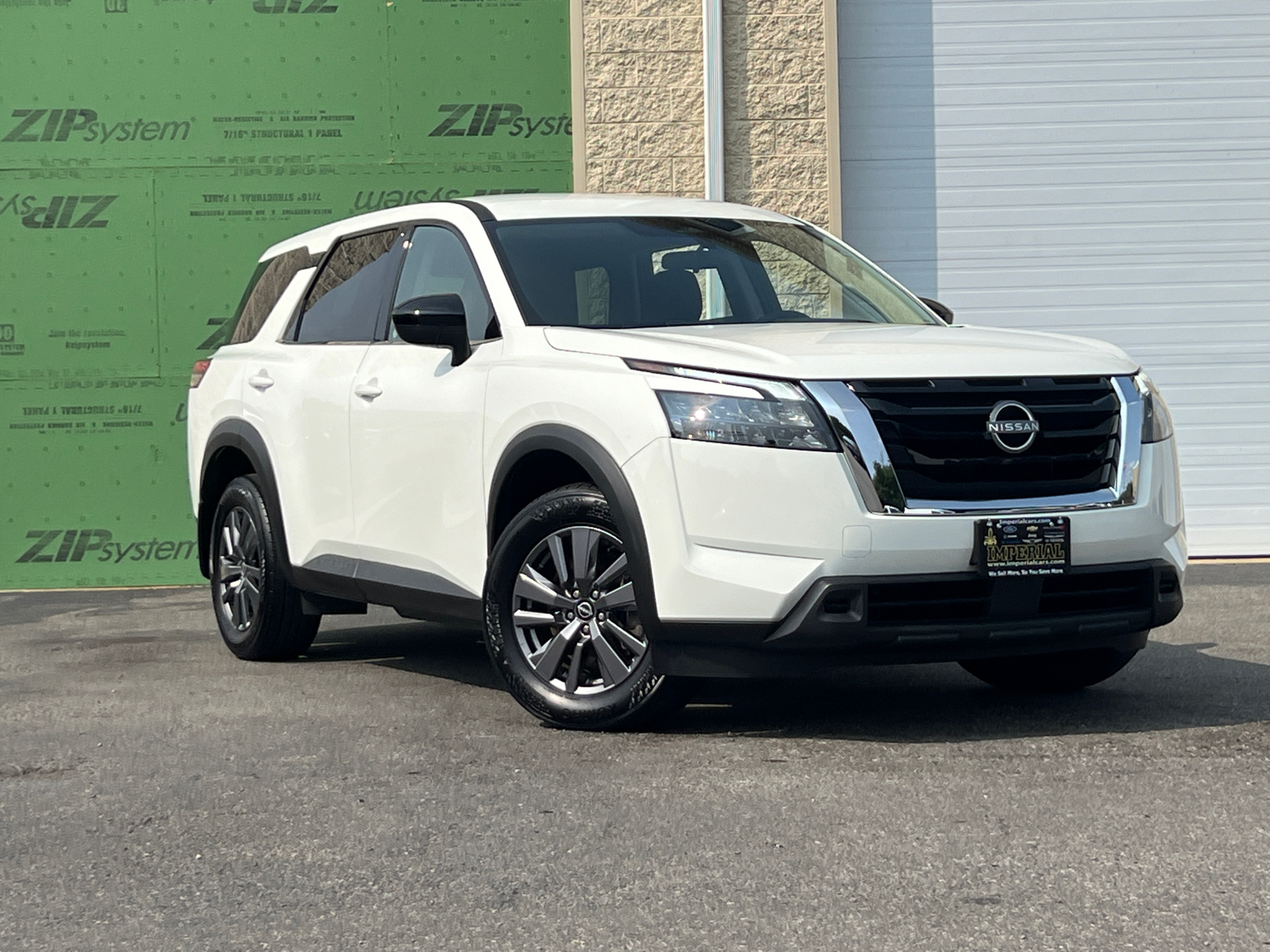 2023 Nissan Pathfinder S 1