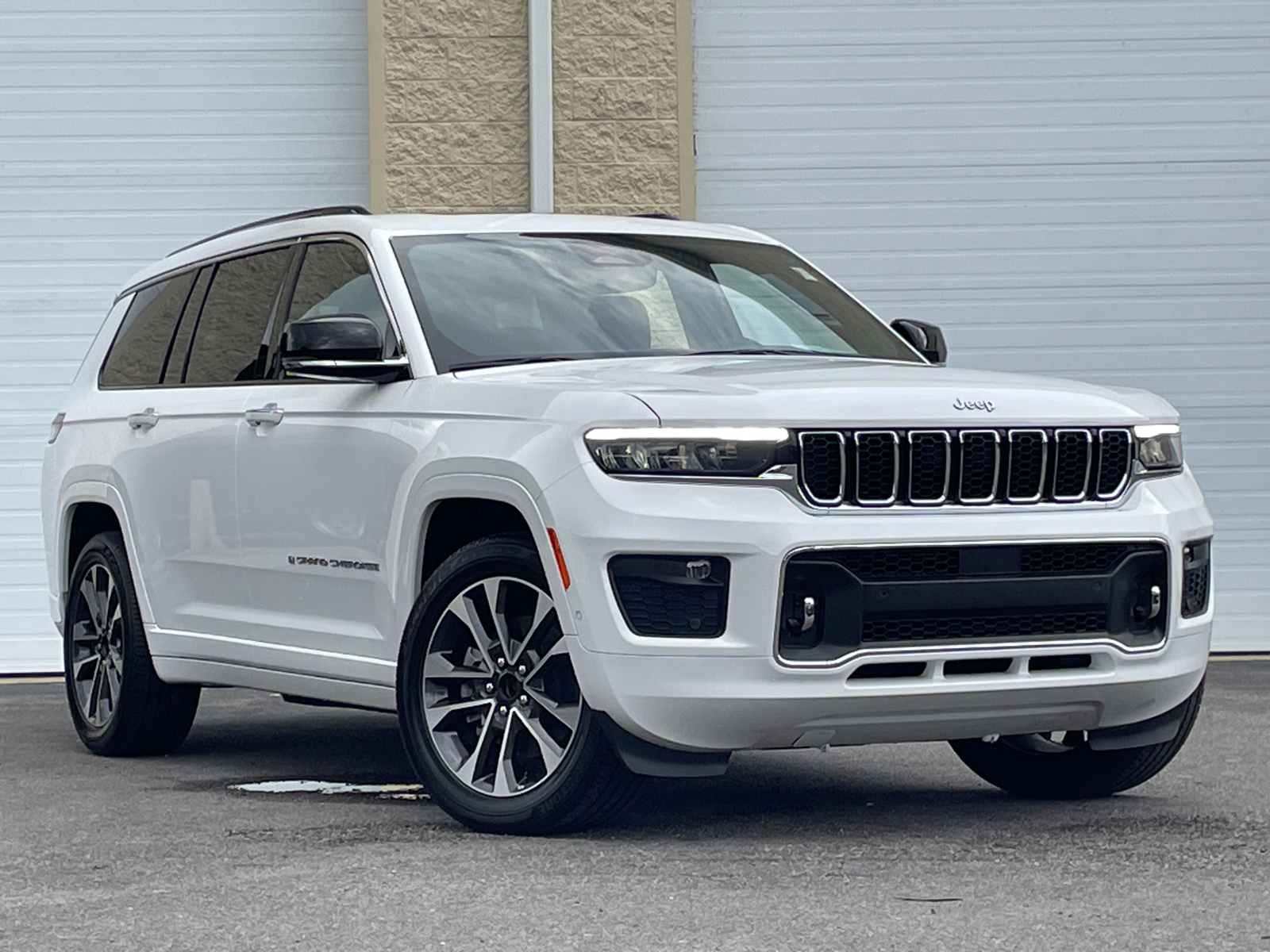 2023 Jeep Grand Cherokee L Overland 2