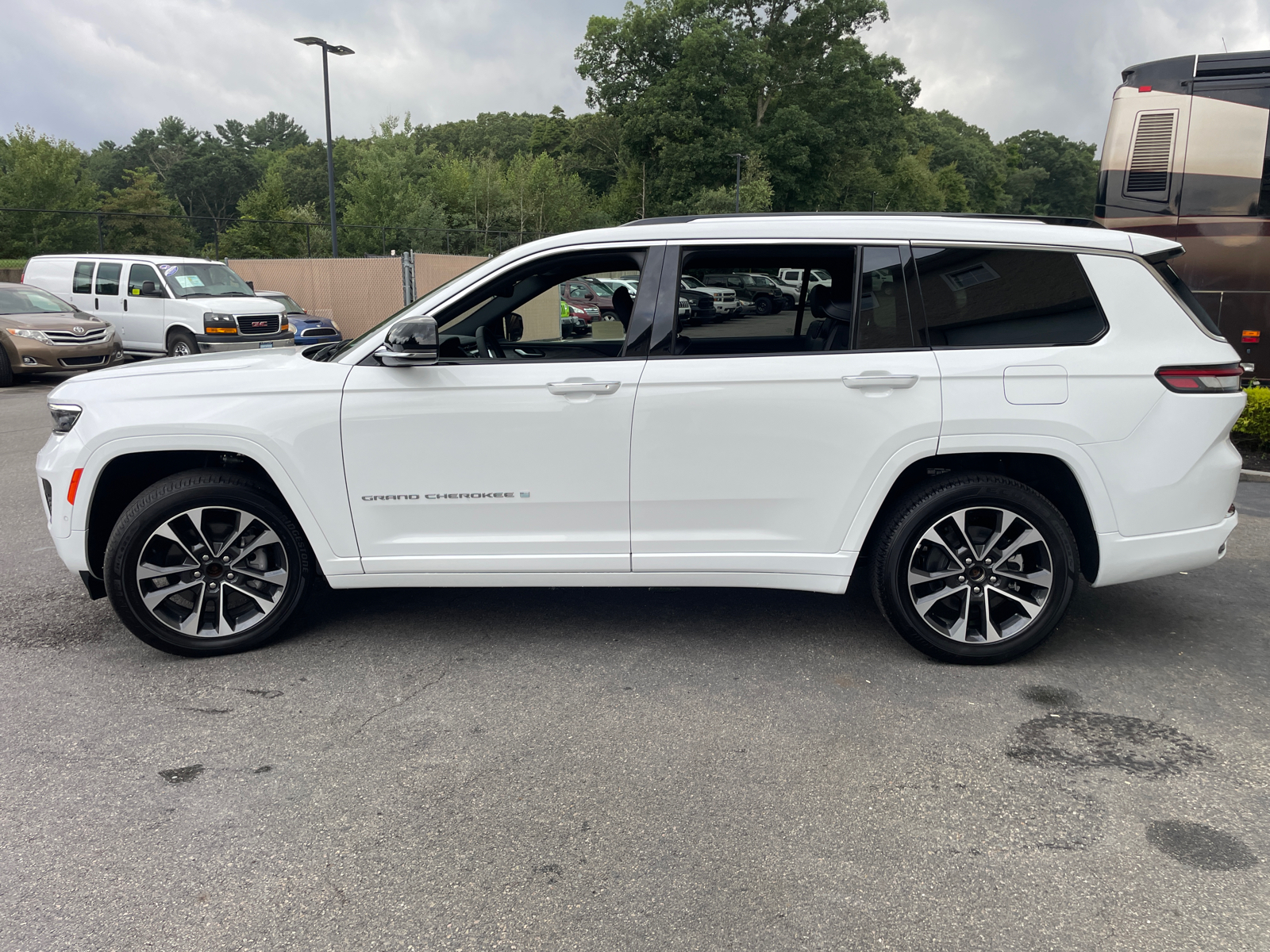 2023 Jeep Grand Cherokee L Overland 6