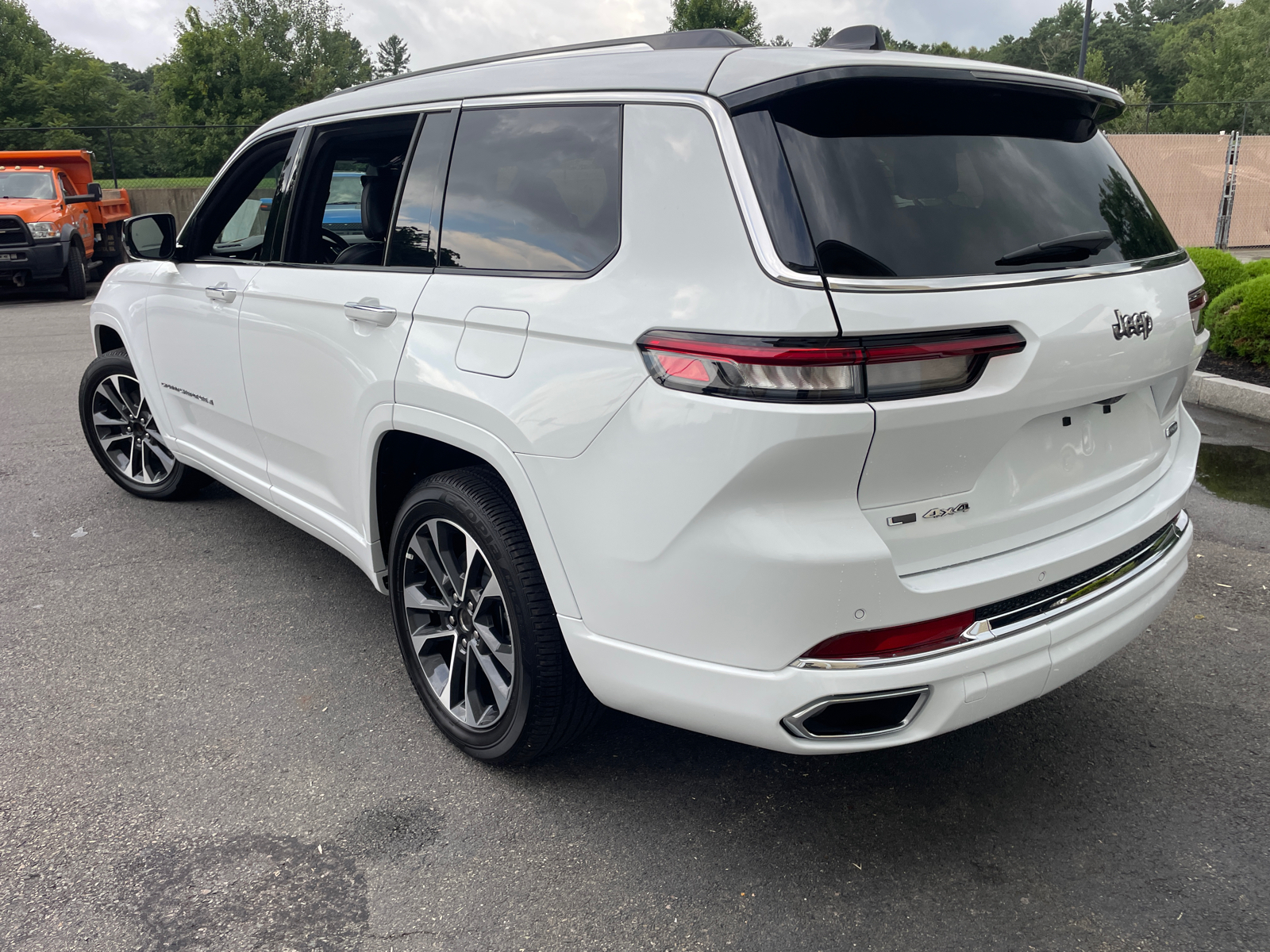 2023 Jeep Grand Cherokee L Overland 9