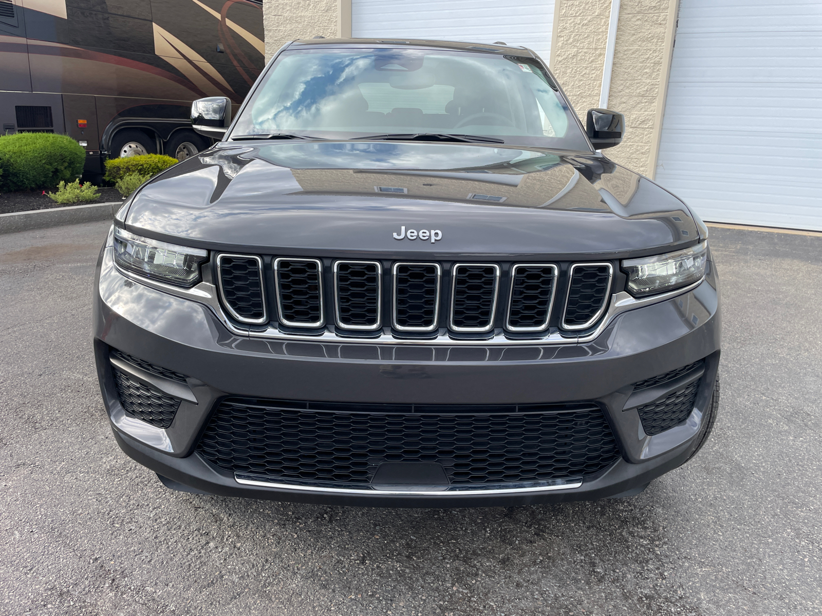 2023 Jeep Grand Cherokee Laredo 3