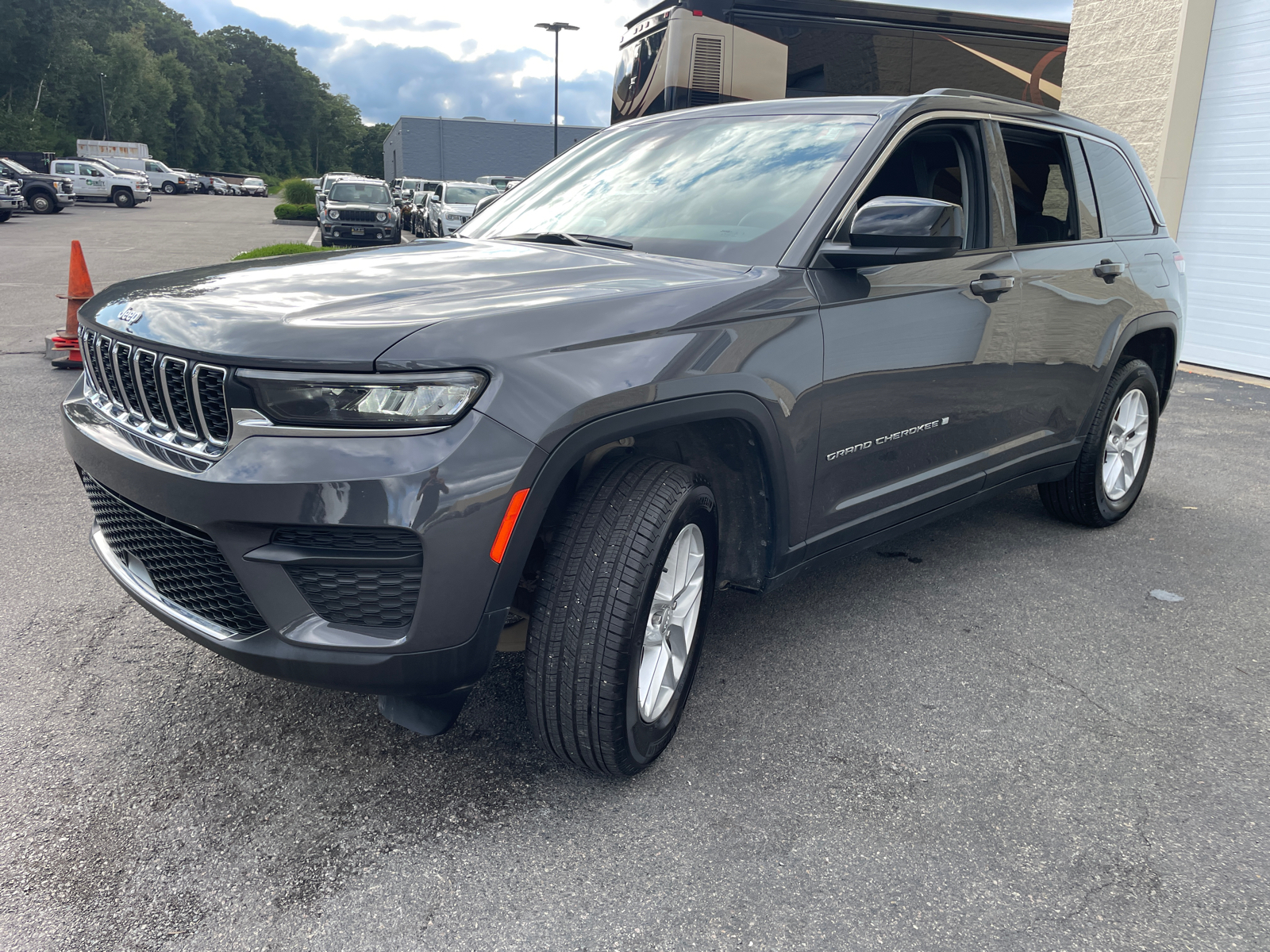 2023 Jeep Grand Cherokee Laredo 4