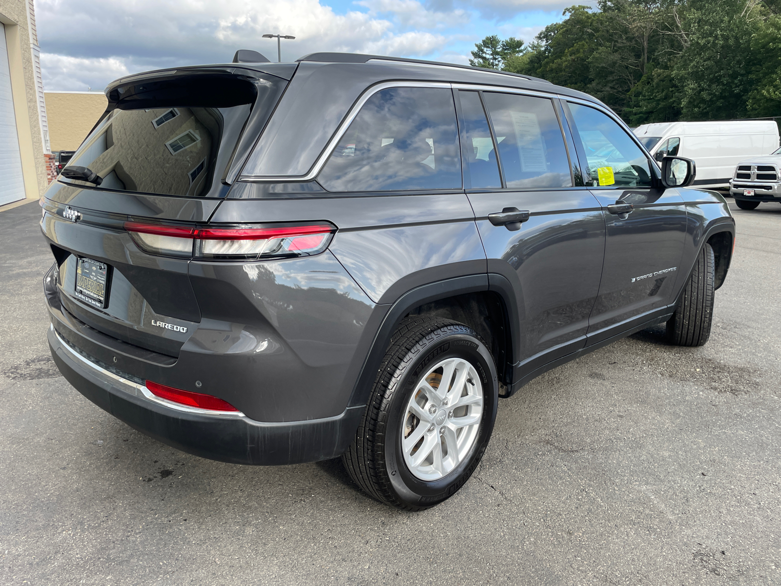 2023 Jeep Grand Cherokee Laredo 14