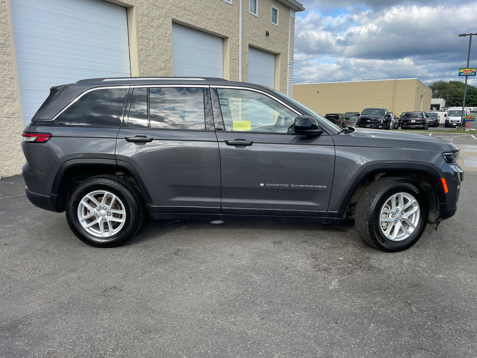 2023 Jeep Grand Cherokee Laredo 15