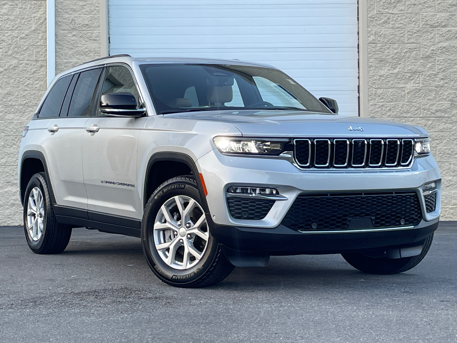 2023 Jeep Grand Cherokee Limited 1