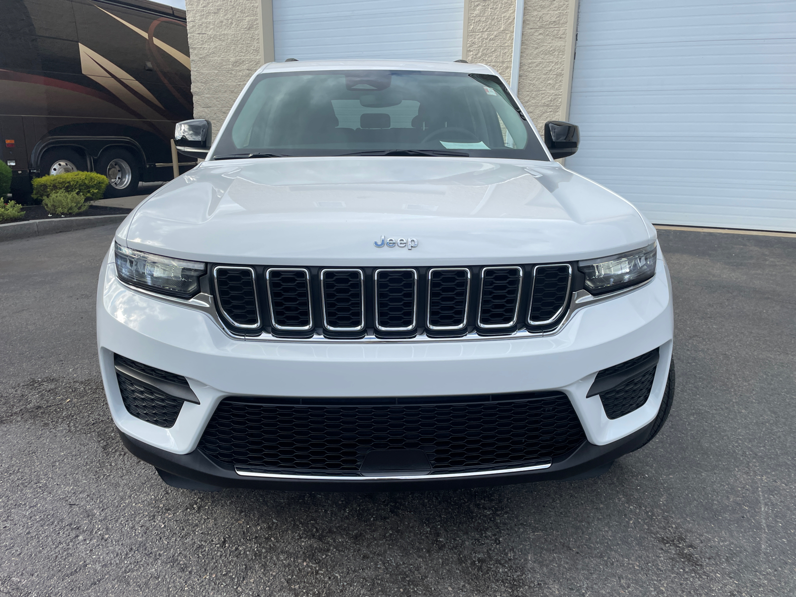 2023 Jeep Grand Cherokee Laredo 3