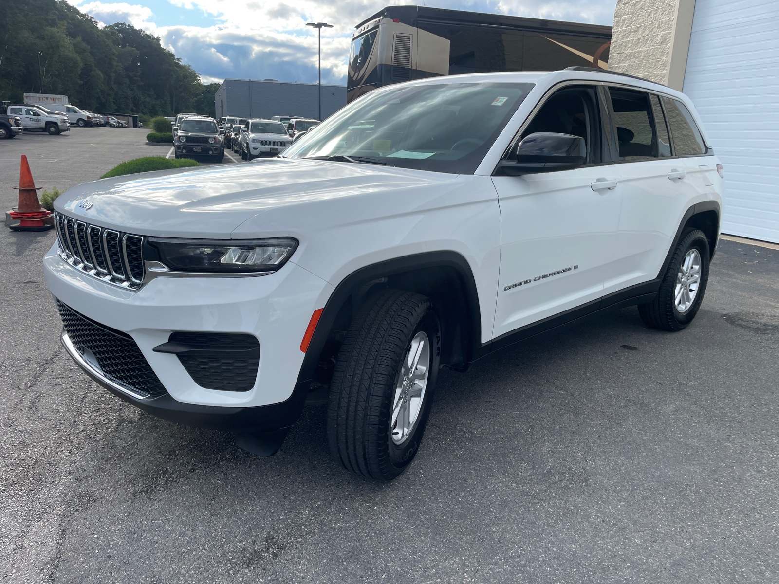 2023 Jeep Grand Cherokee Laredo 4