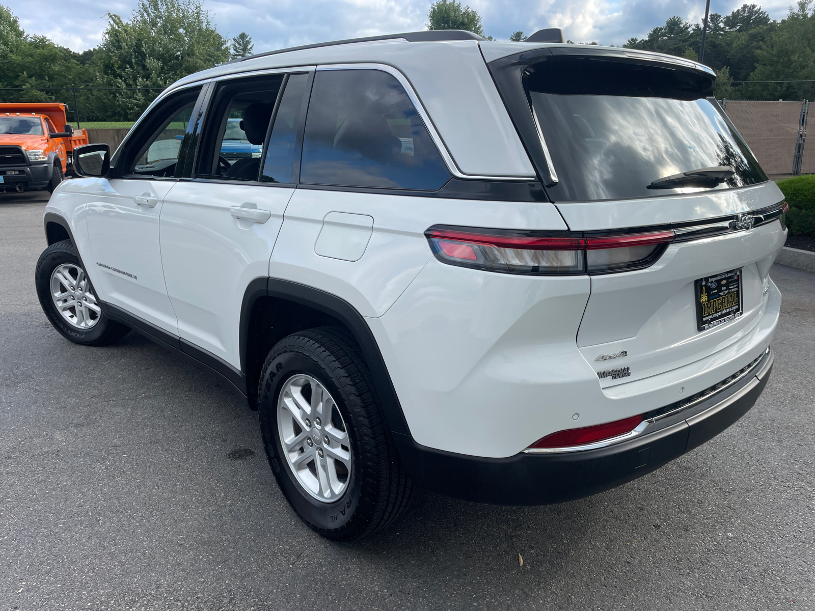 2023 Jeep Grand Cherokee Laredo 8