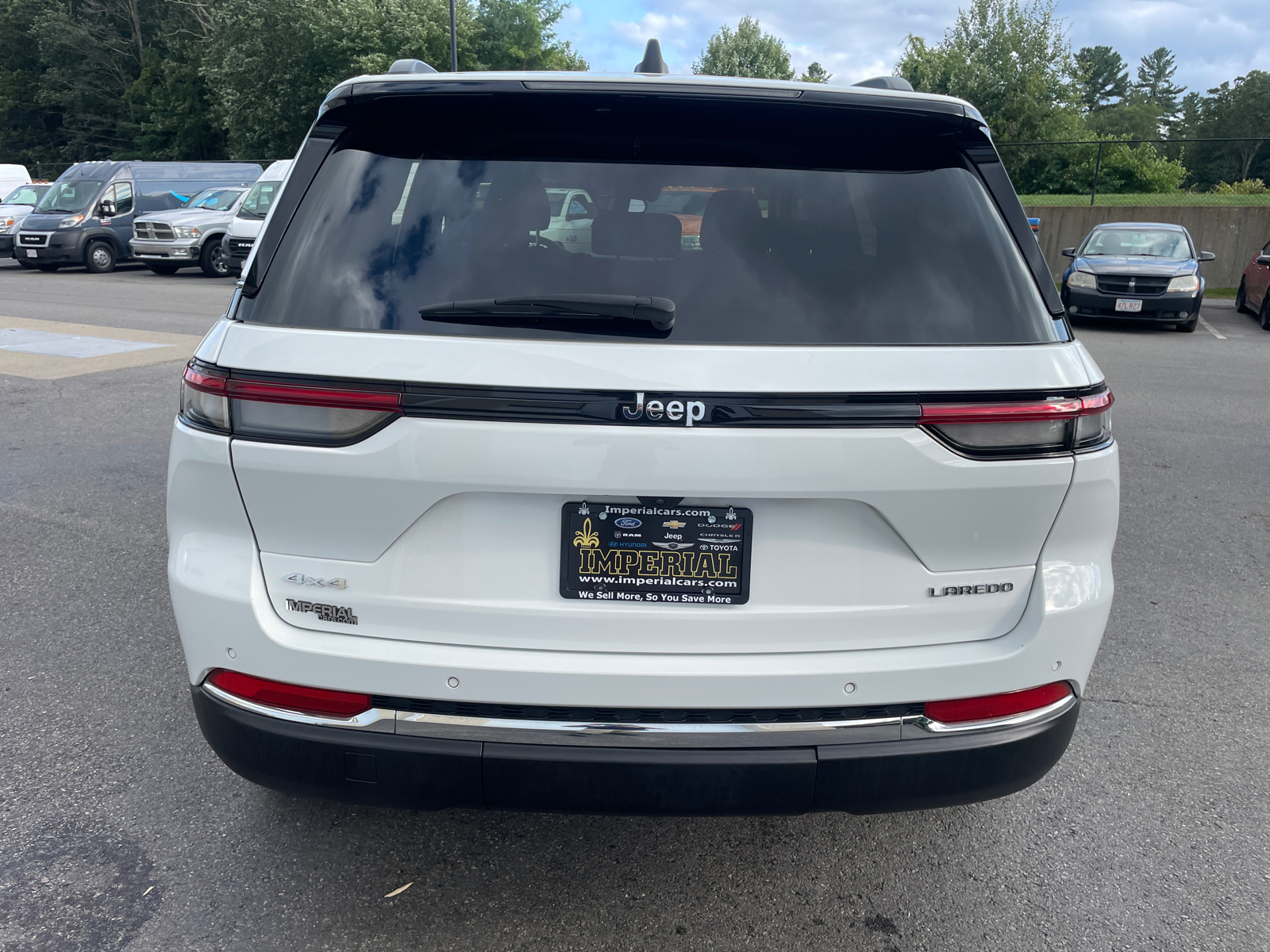 2023 Jeep Grand Cherokee Laredo 10