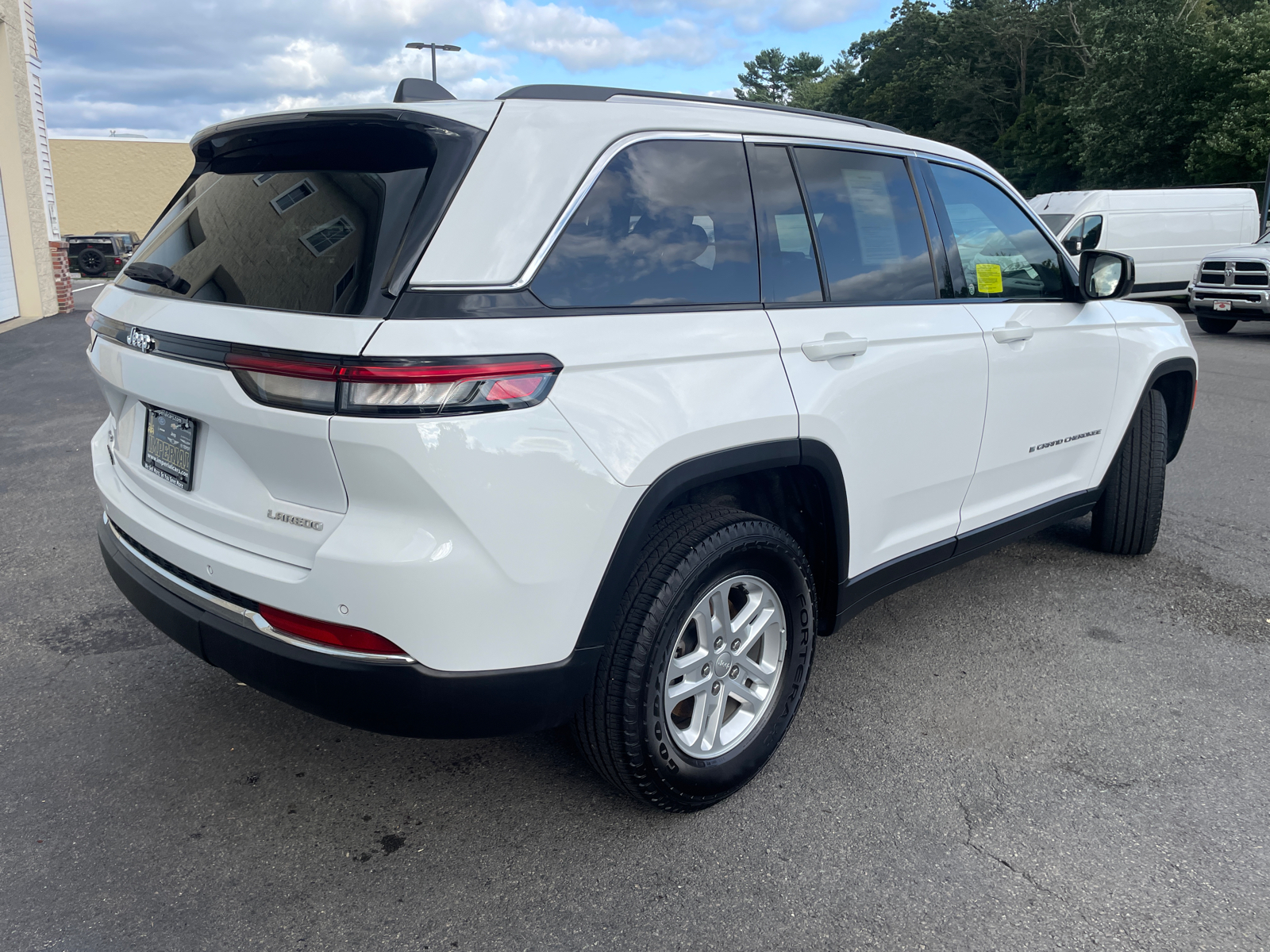 2023 Jeep Grand Cherokee Laredo 14