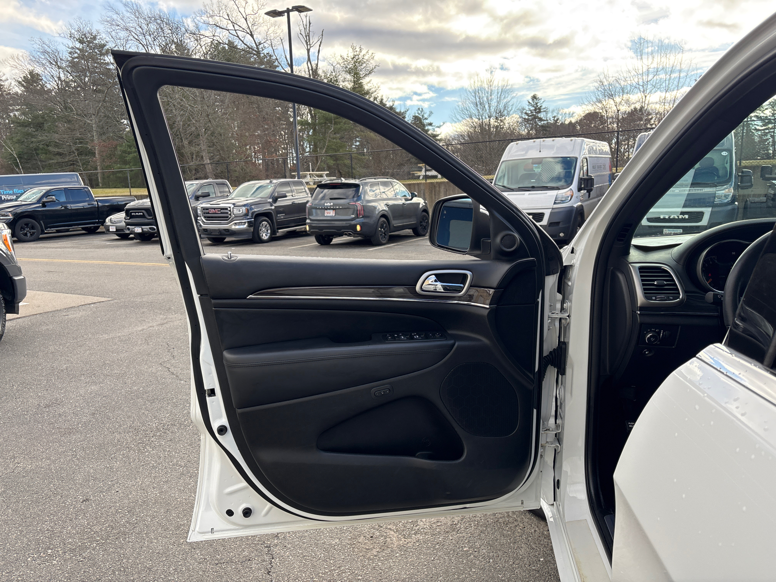 2018 Jeep Grand Cherokee Overland 18