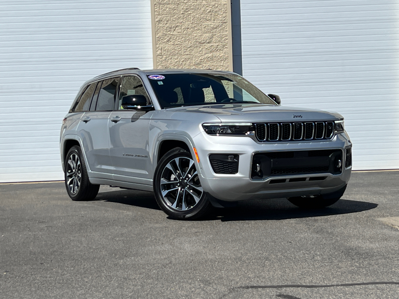 2023 Jeep Grand Cherokee Overland 2