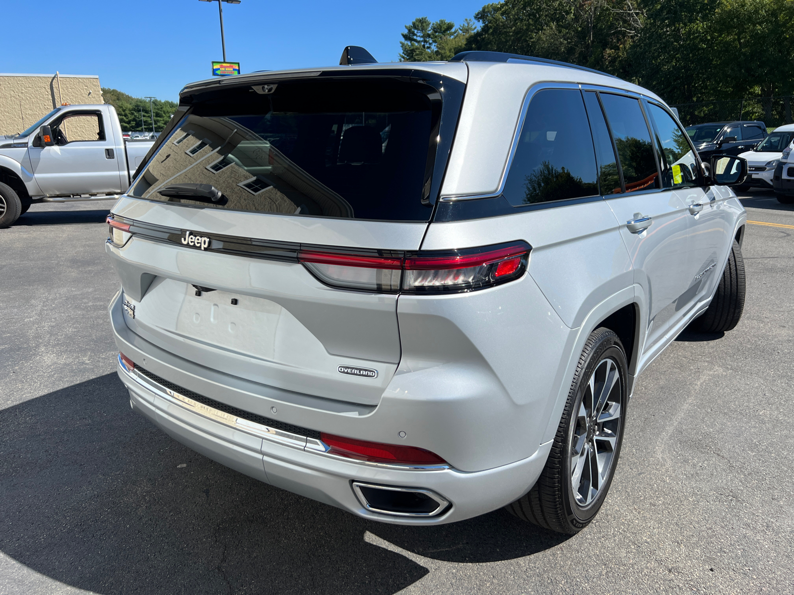 2023 Jeep Grand Cherokee Overland 10