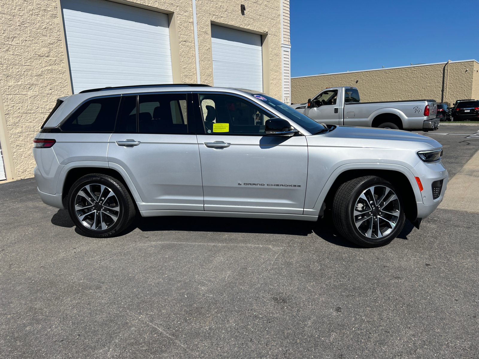 2023 Jeep Grand Cherokee Overland 11