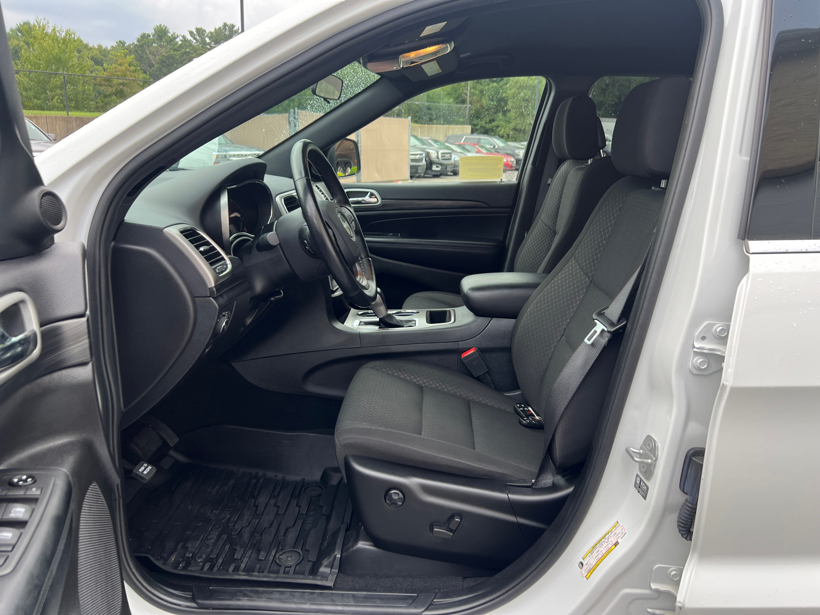 2021 Jeep Grand Cherokee Laredo E 31