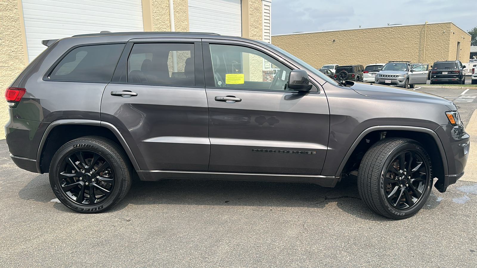 2021 Jeep Grand Cherokee Laredo X 10