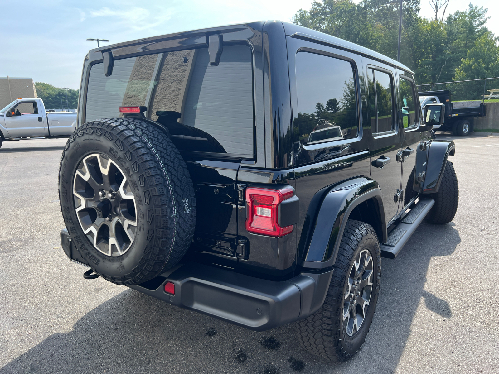 2024 Jeep Wrangler Sahara 10