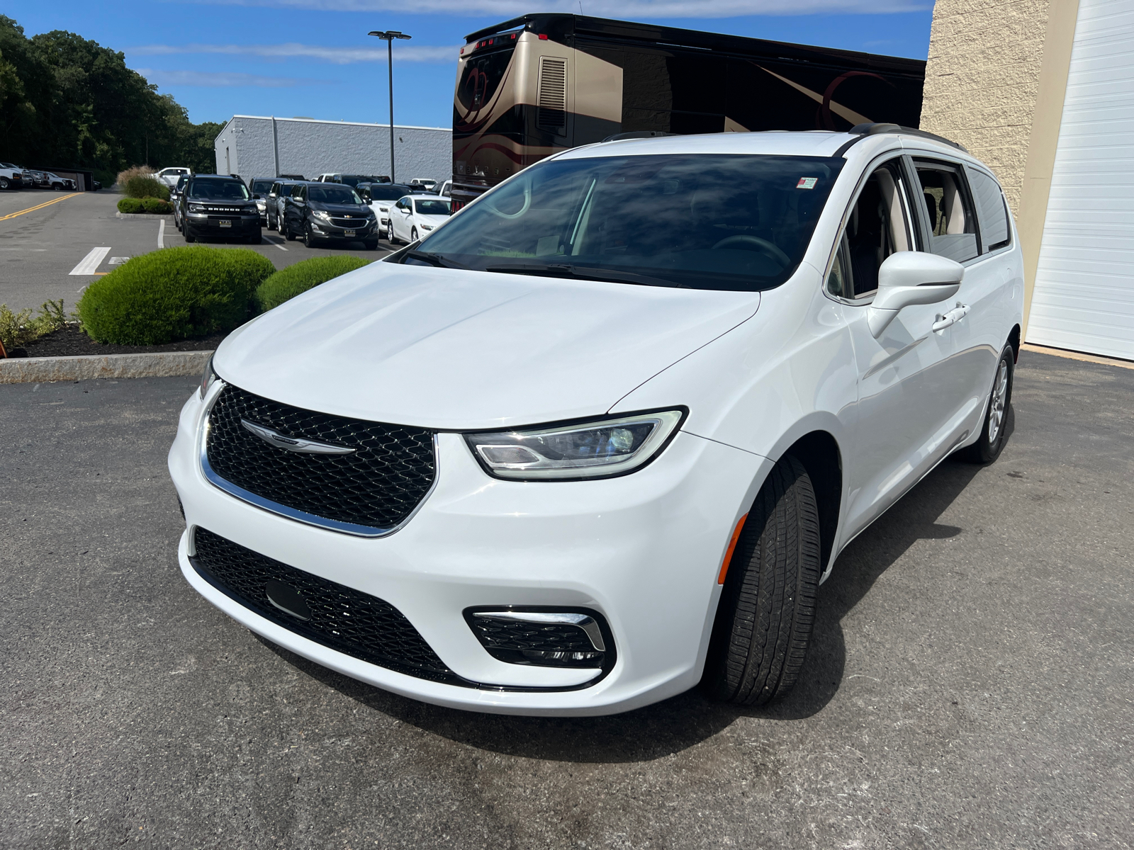 2022 Chrysler Pacifica Touring L 4