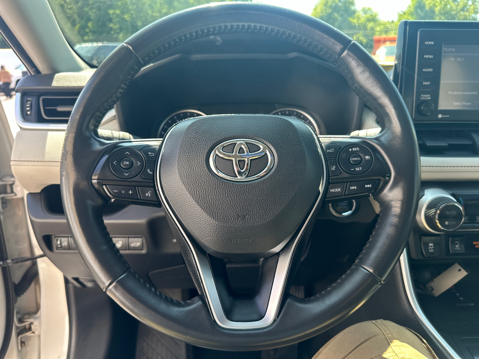 2020 Toyota RAV4 XLE 21