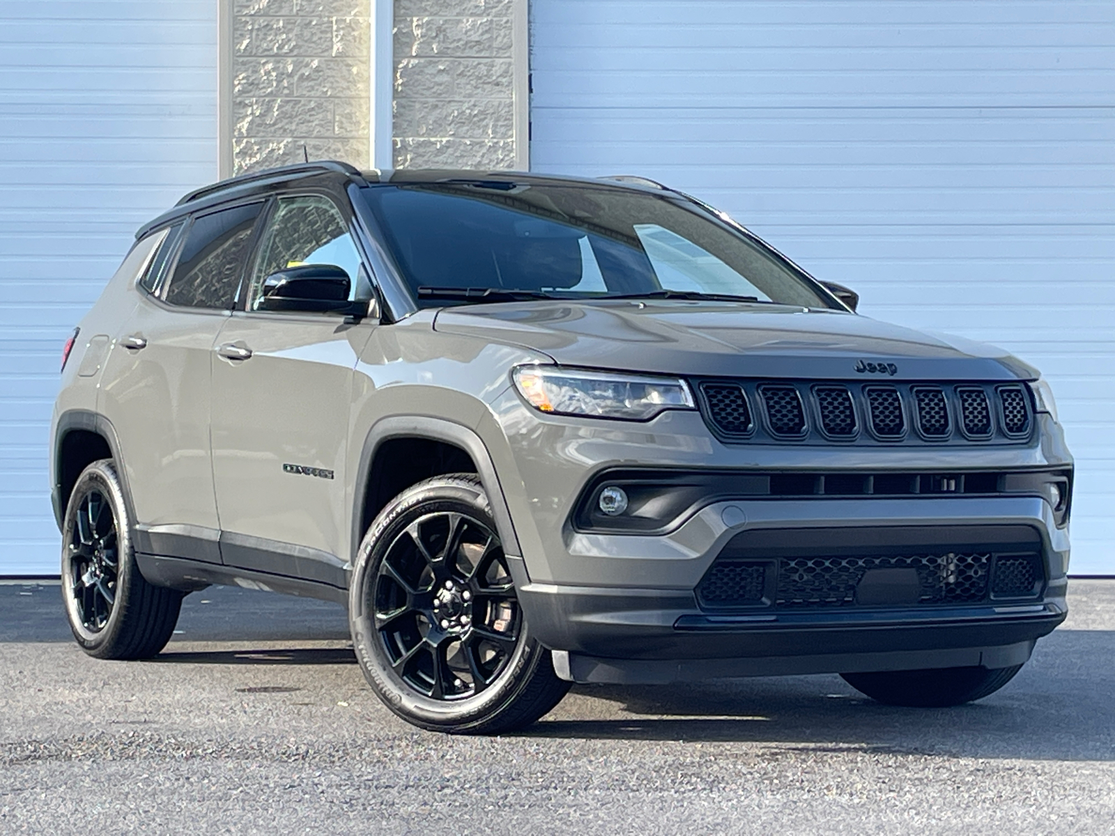 2023 Jeep Compass Altitude 1