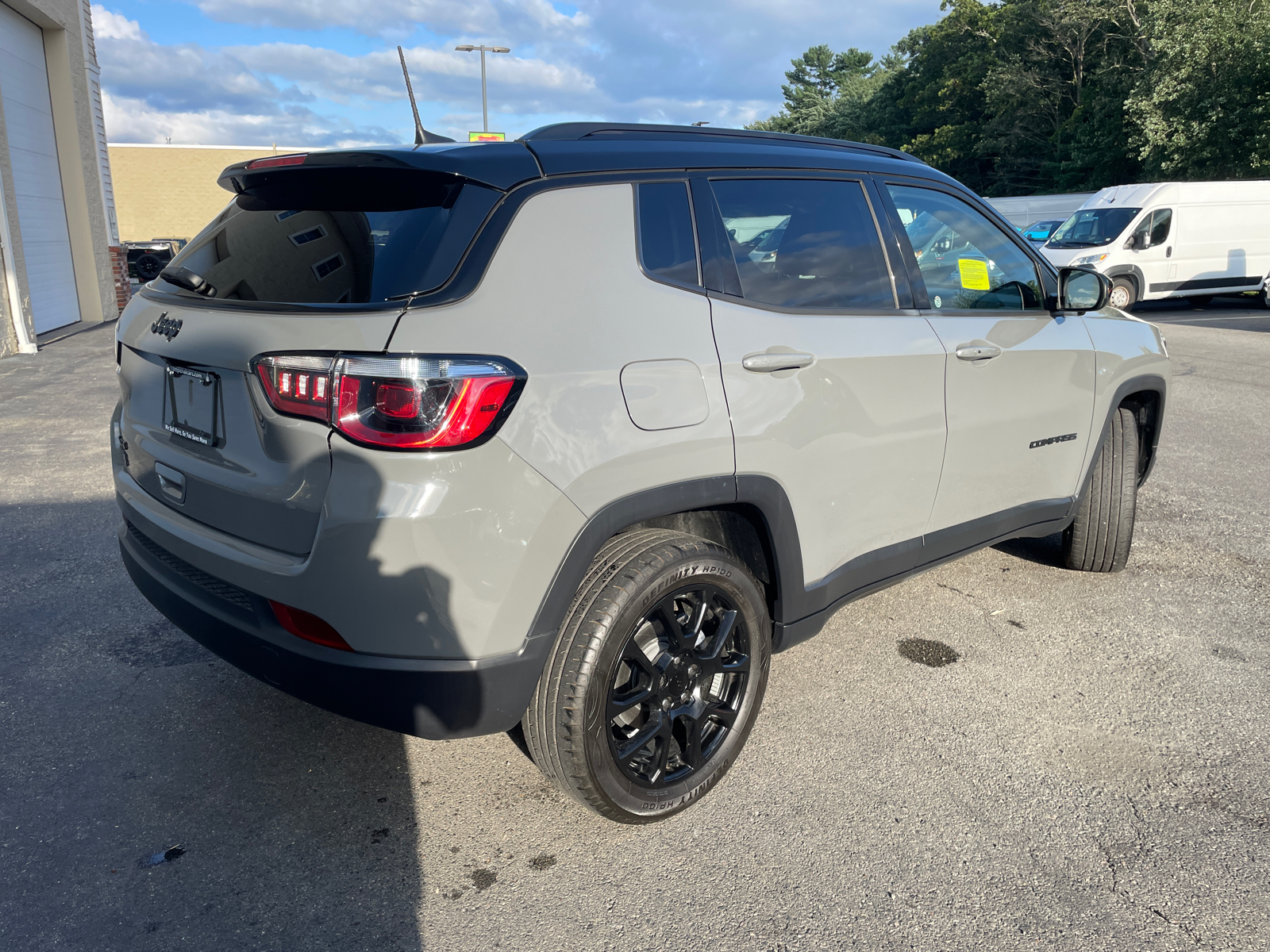 2023 Jeep Compass Altitude 12