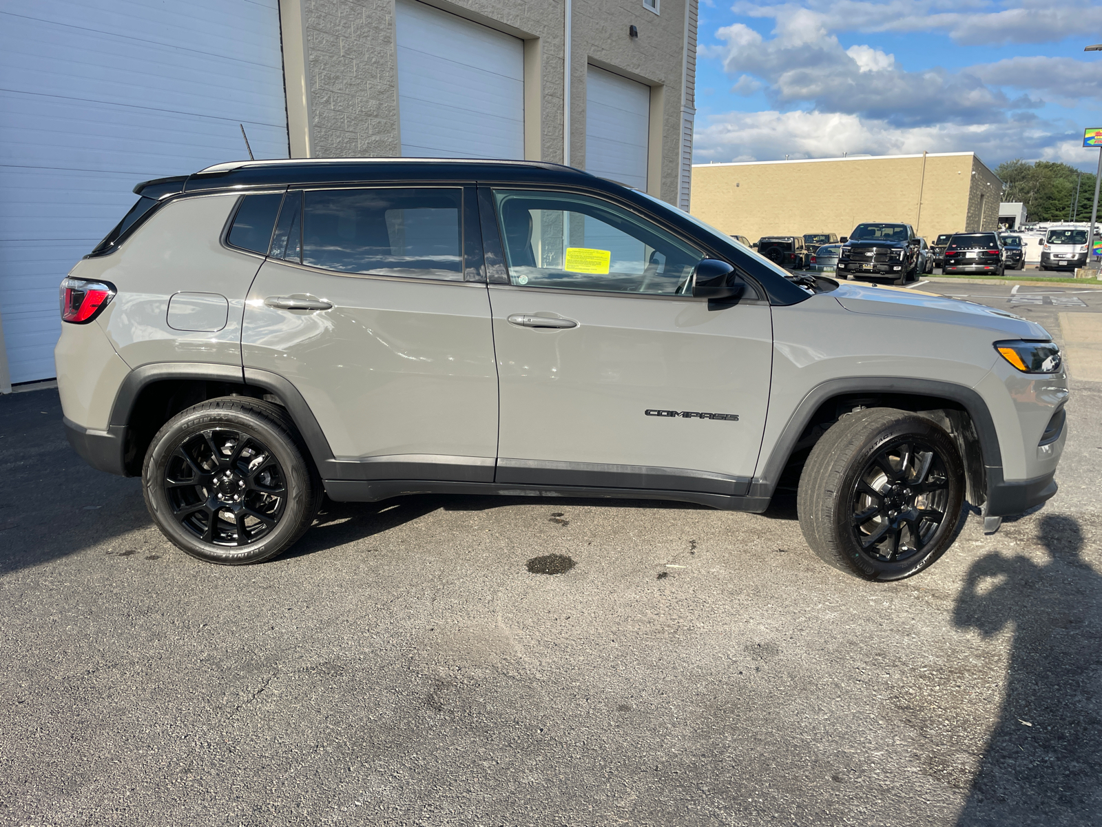 2023 Jeep Compass Altitude 13