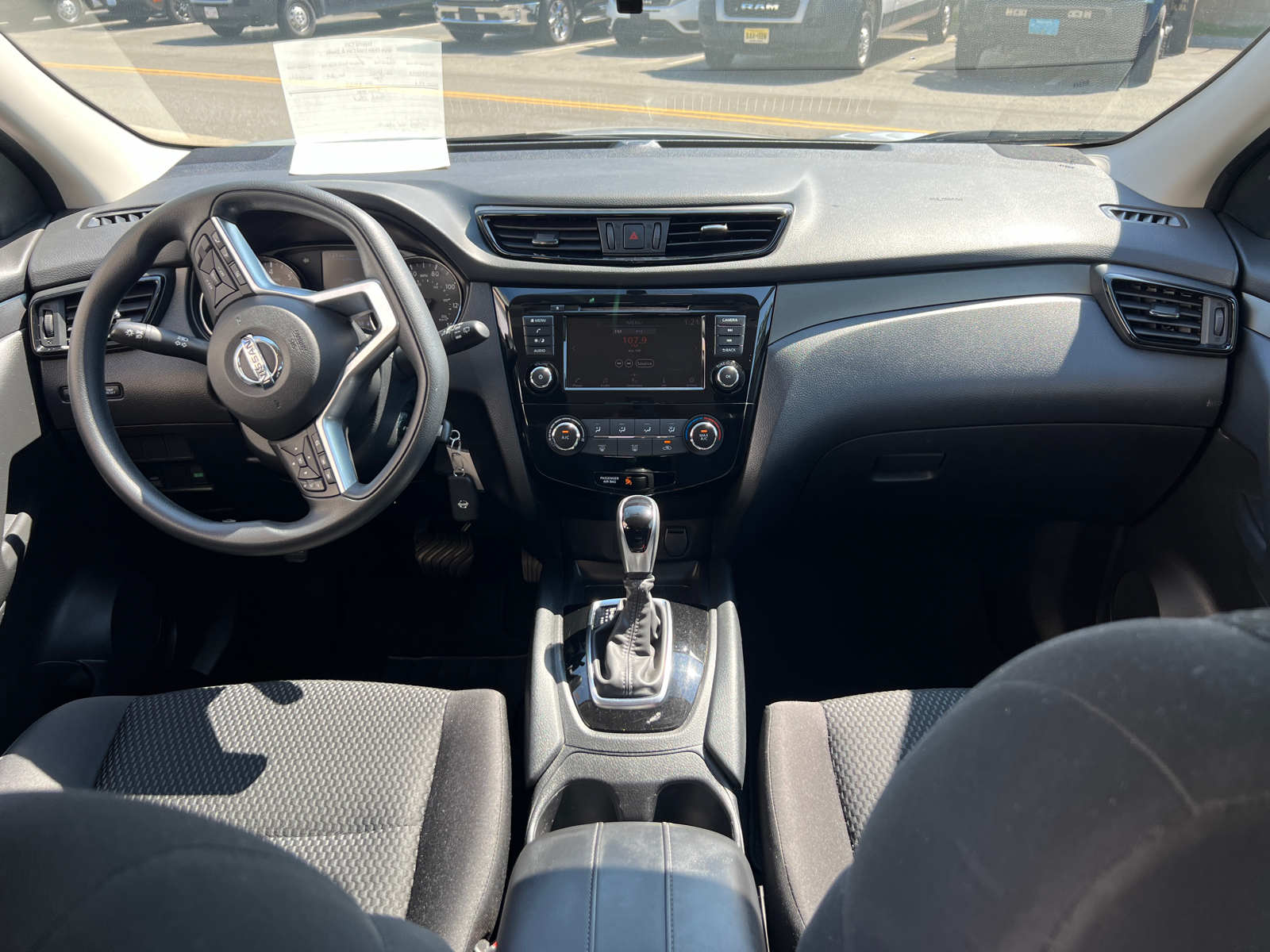 2019 Nissan Rogue Sport S 14