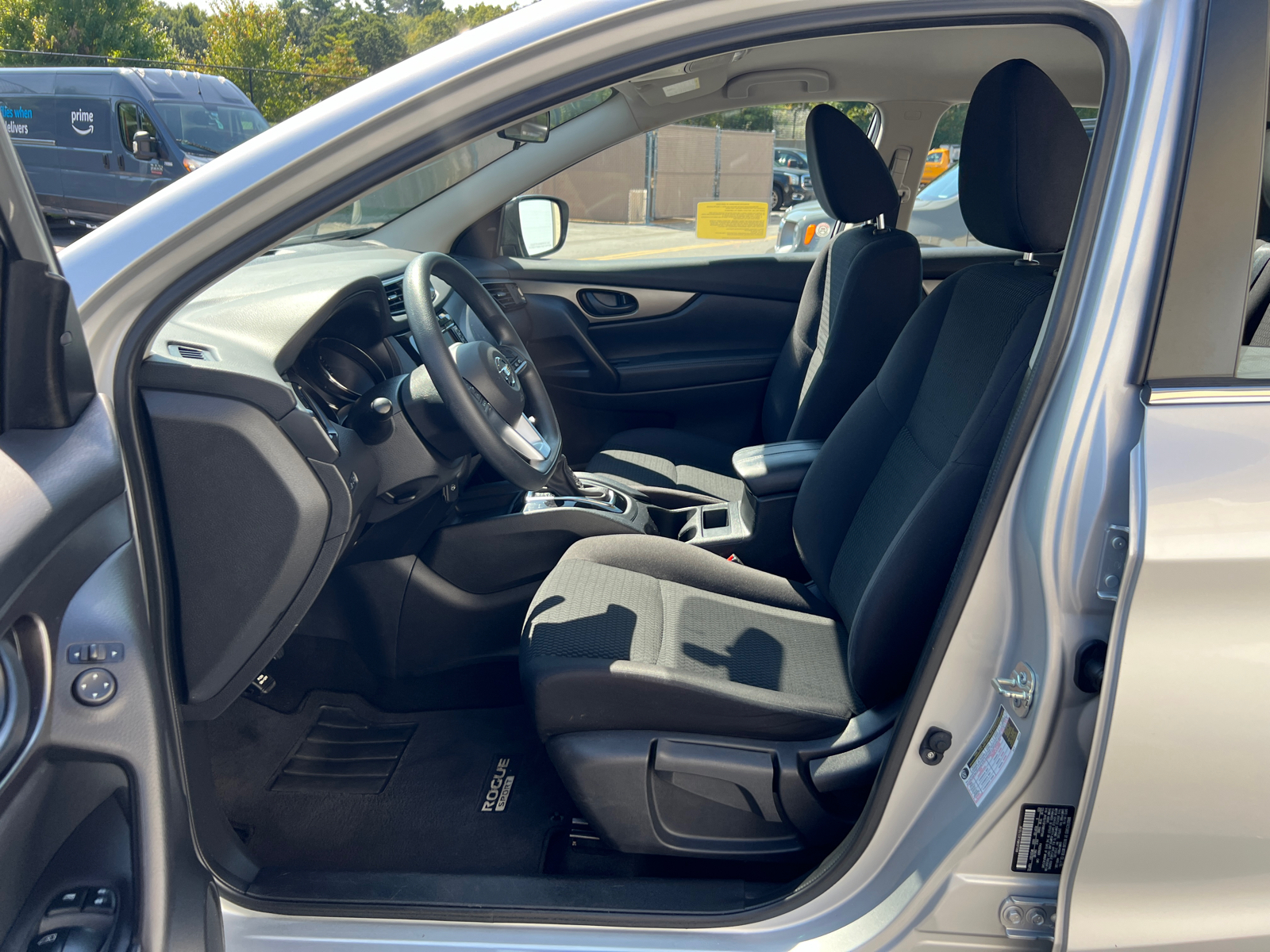 2019 Nissan Rogue Sport S 29