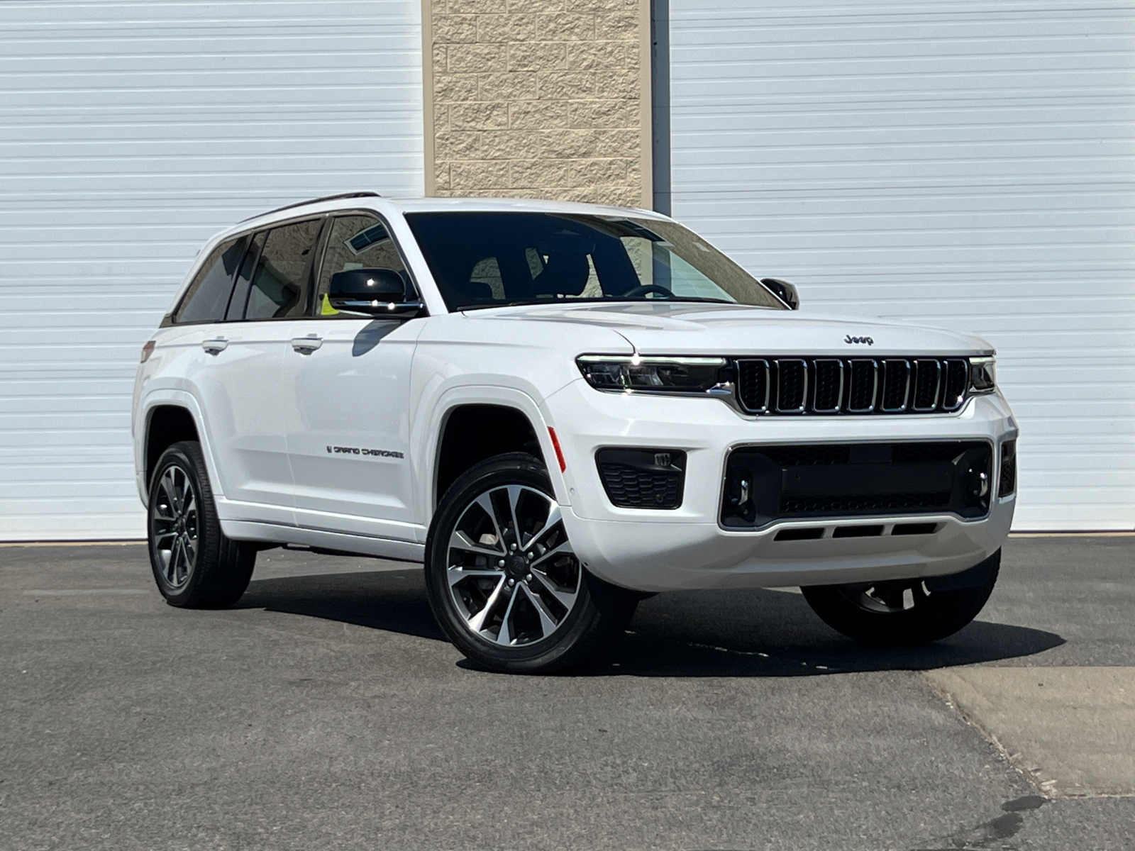 2022 Jeep Grand Cherokee Overland 2