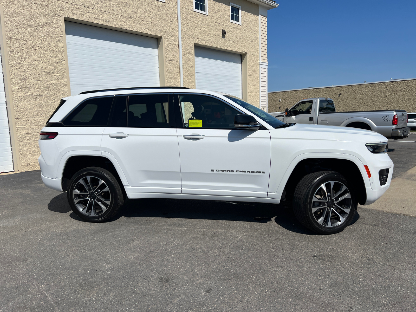 2022 Jeep Grand Cherokee Overland 11