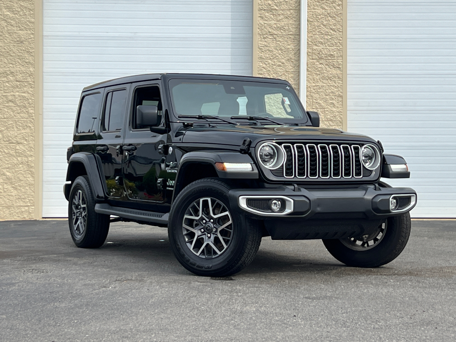 2024 Jeep Wrangler Sahara 2