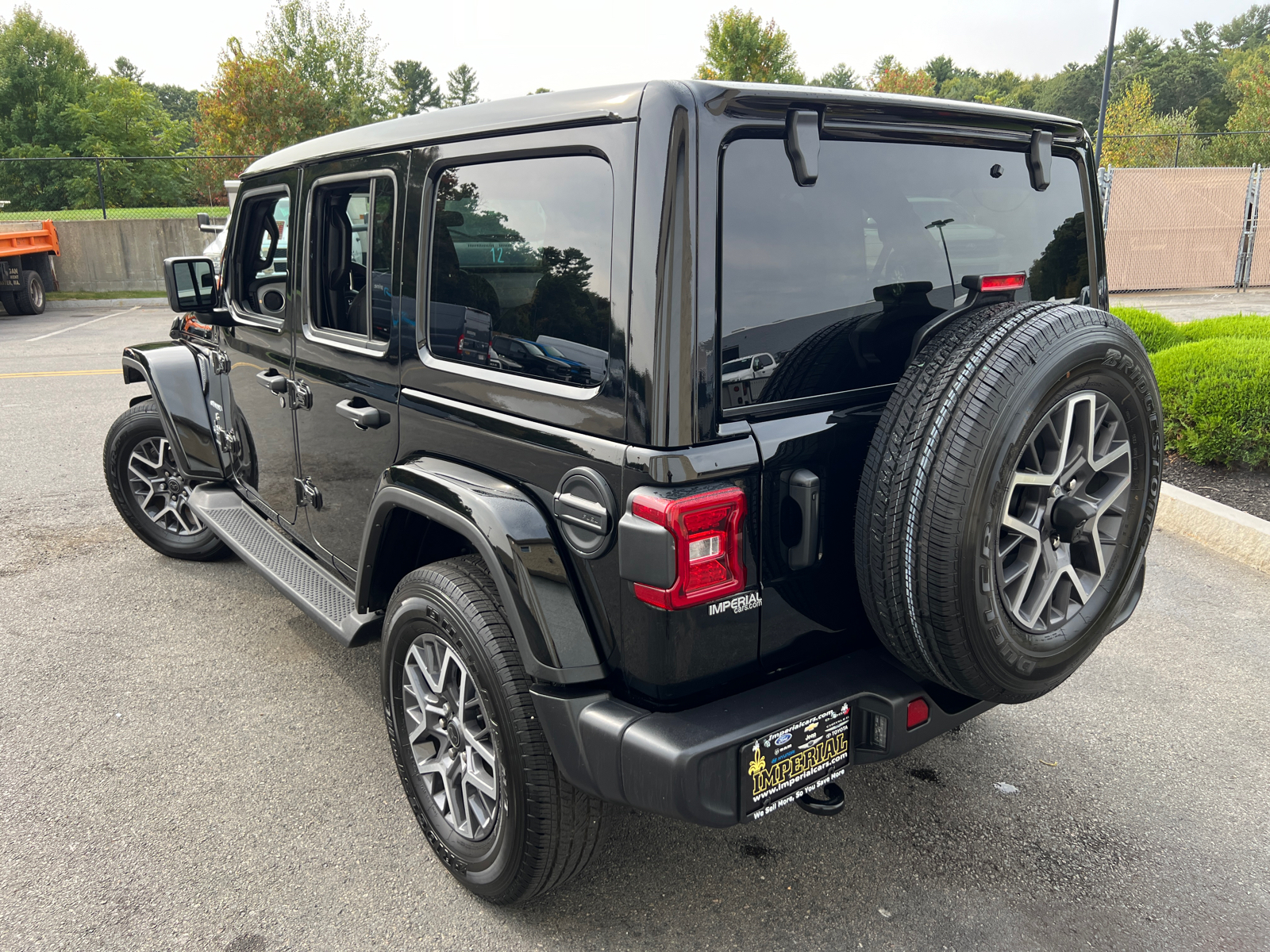 2024 Jeep Wrangler Sahara 8