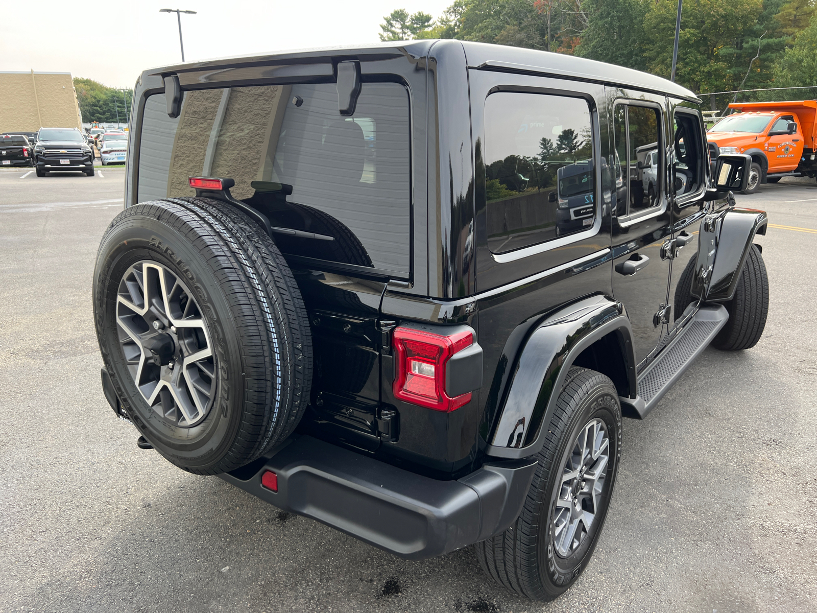 2024 Jeep Wrangler Sahara 11