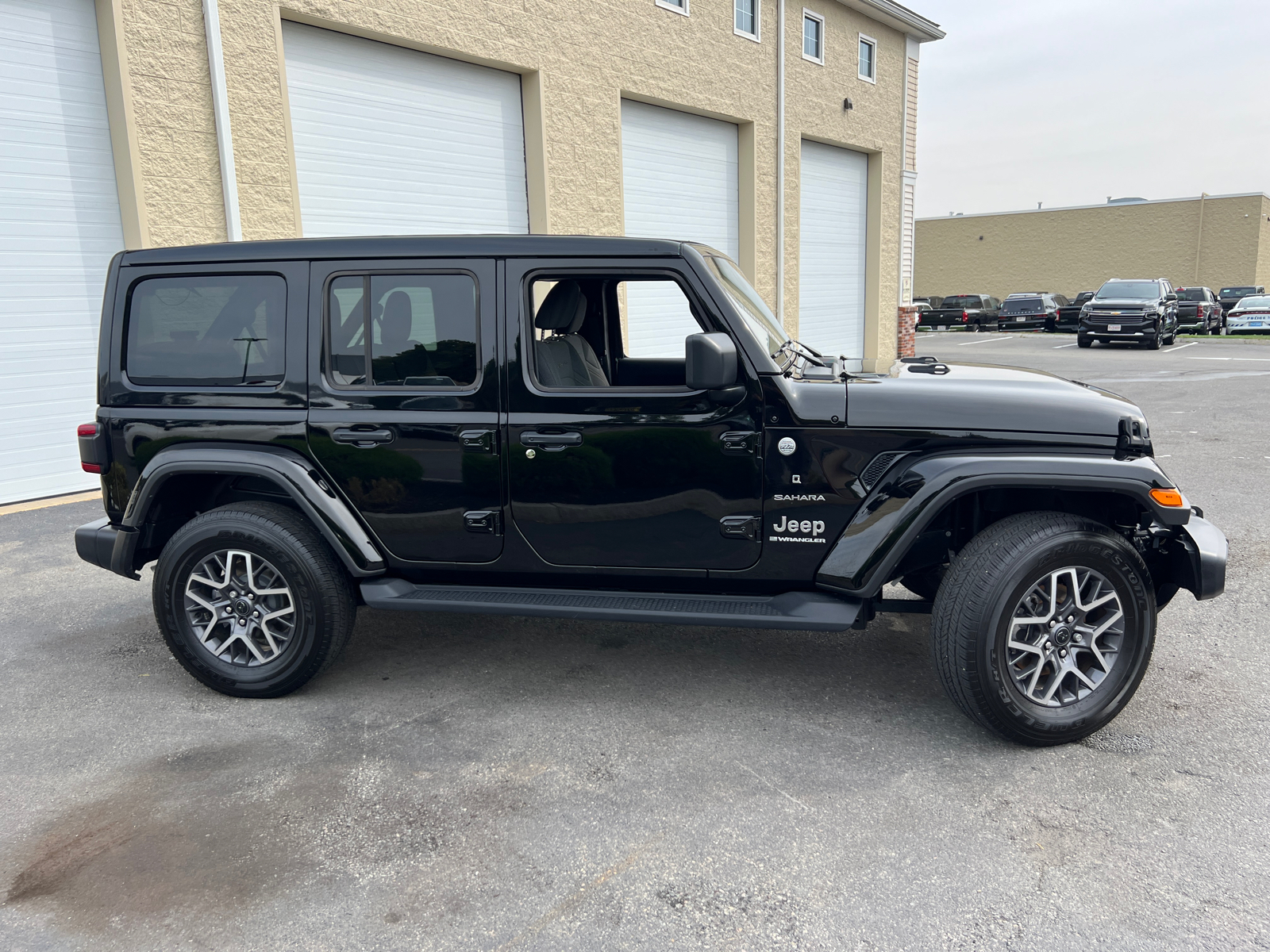 2024 Jeep Wrangler Sahara 12